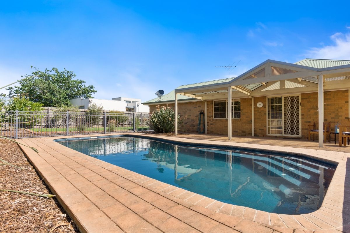 73 Westleigh Drive, Werribee, VIC 3030