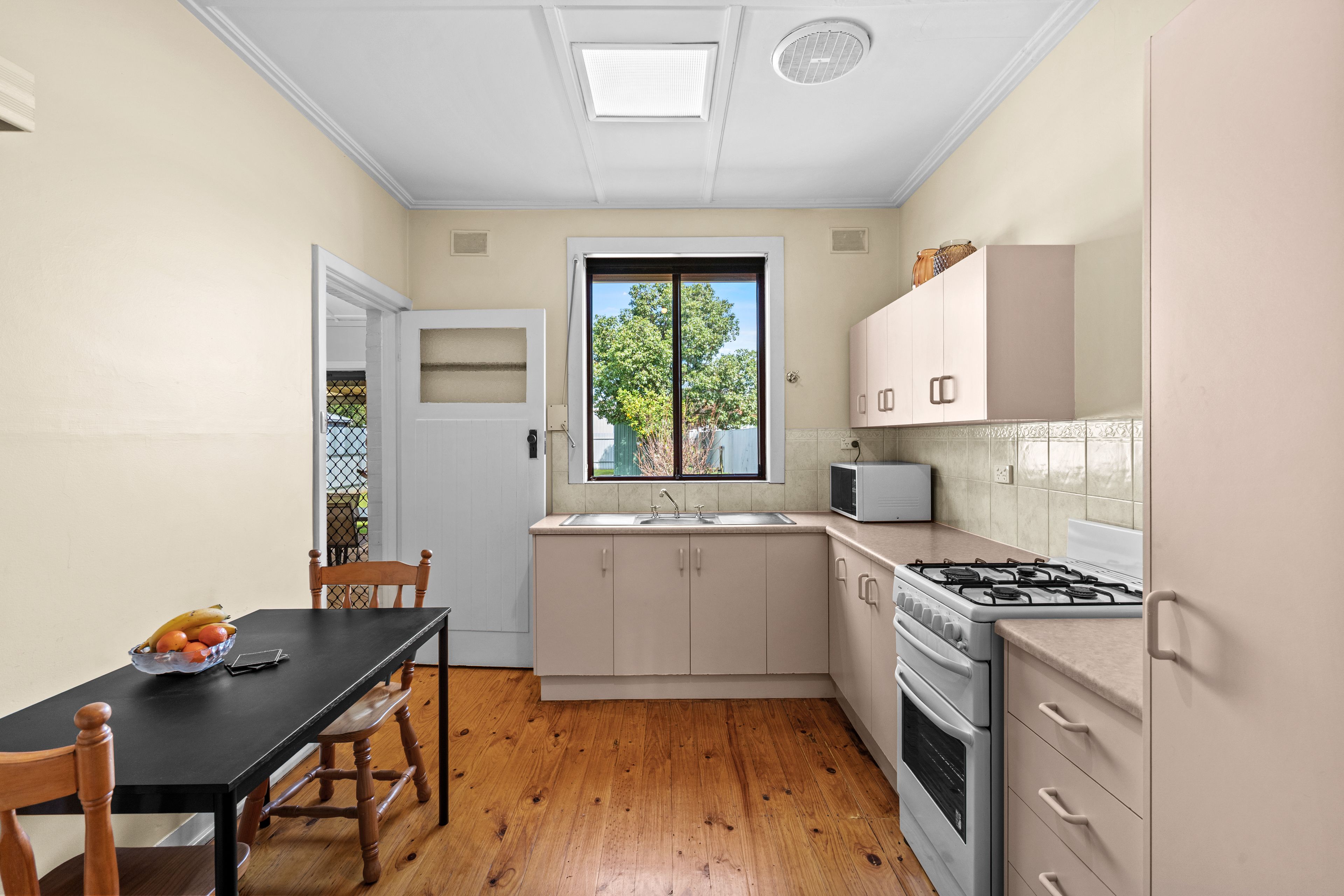 25 Garland Avenue — photo 5 of 22