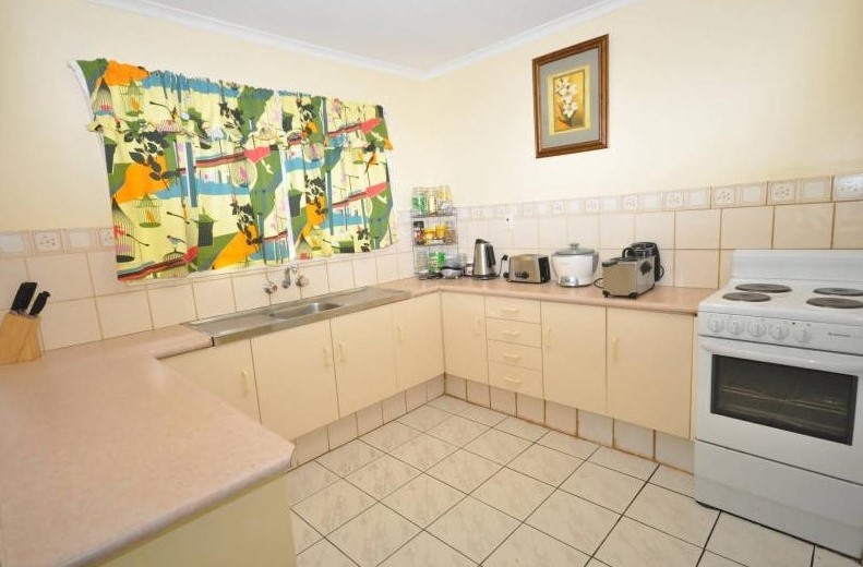 42 Aquarius Drive, Kingston, QLD 4114