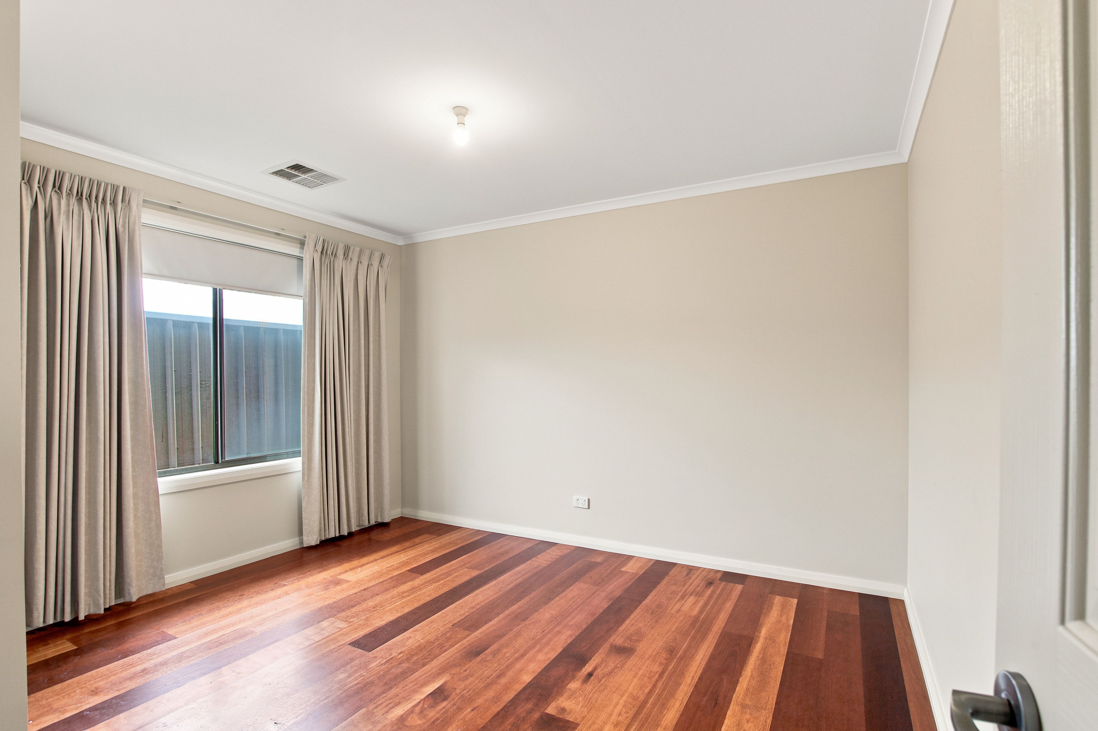 12 Edwards Crescent — photo 15 of 19