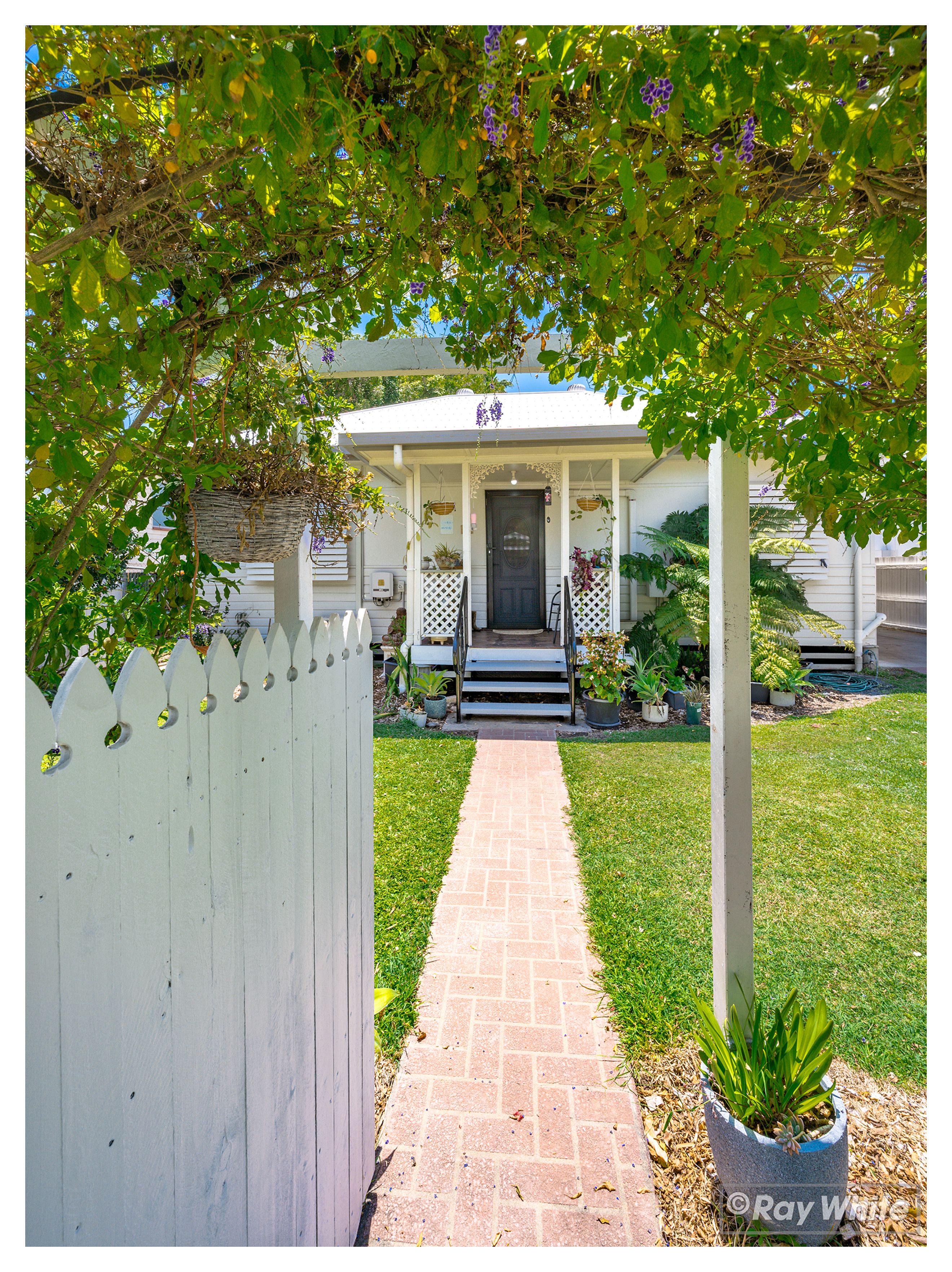 8 Hamilton Avenue, Wandal QLD 4700