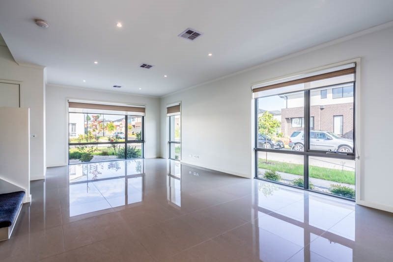 1 Cascades Way, Wantirna South, VIC 3152