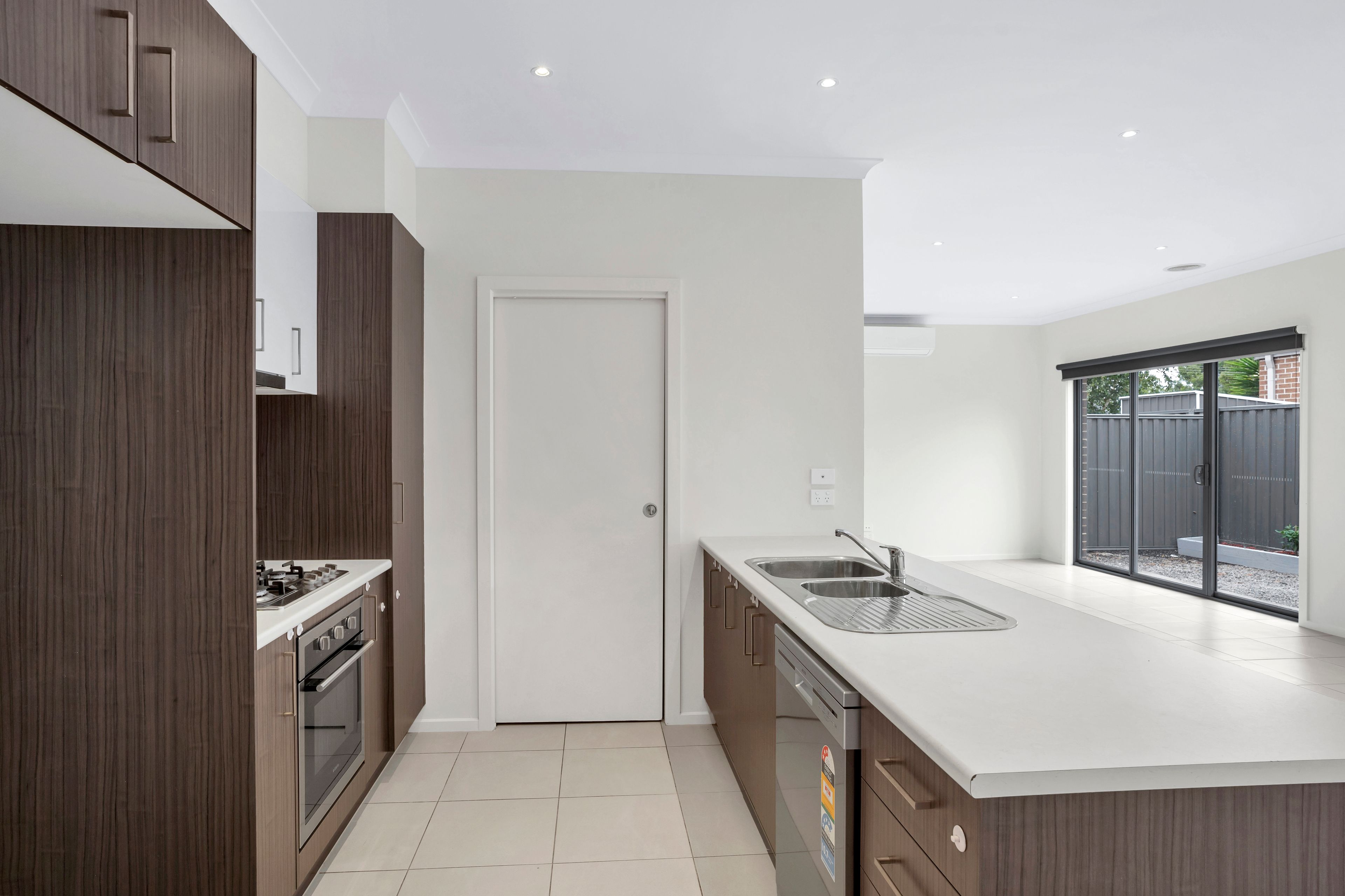2/266 Bulmans Road, Melton West, VIC 3337
