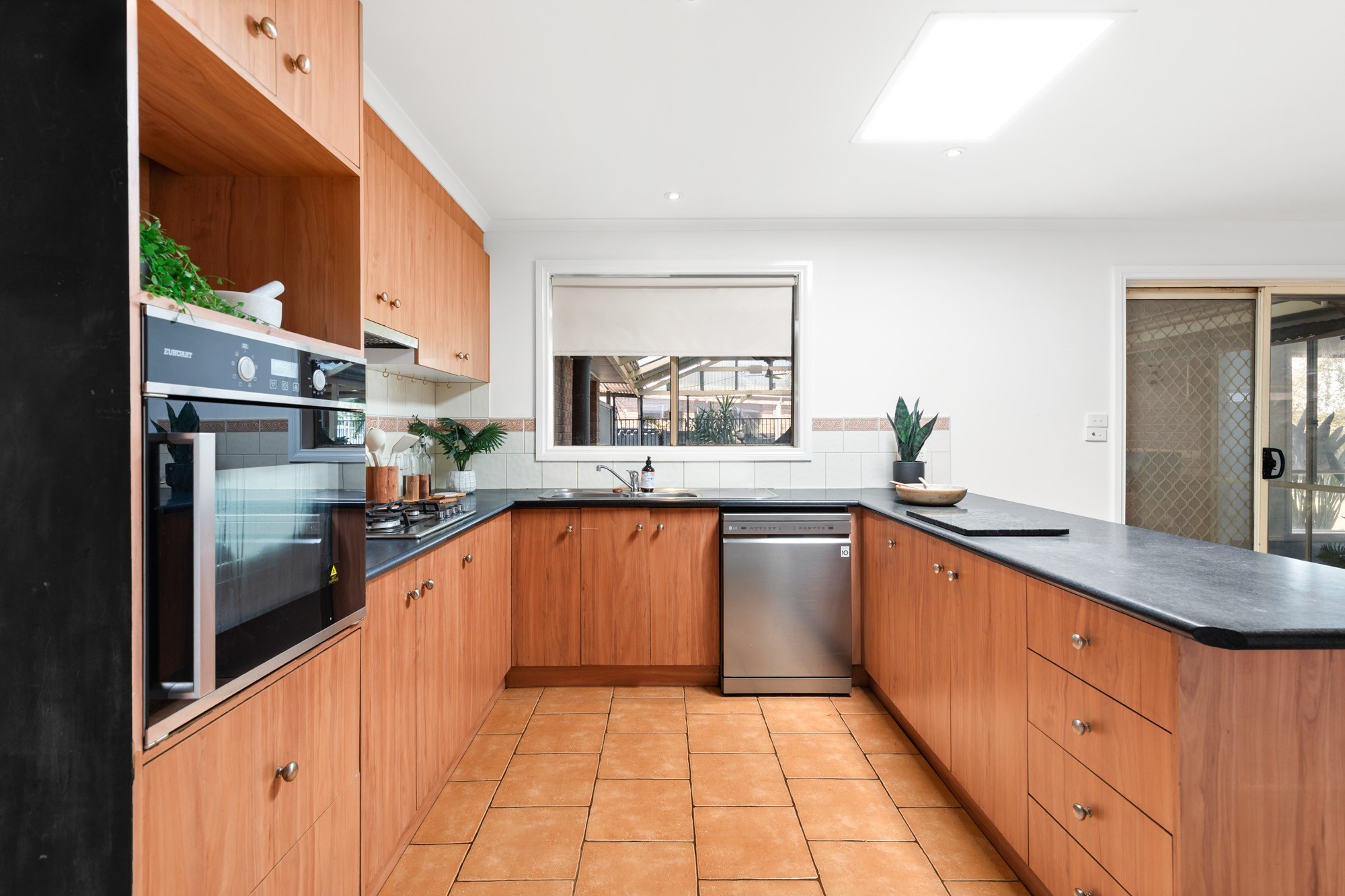 16 Mundi Crescent, MANOR LAKES, VIC 3024