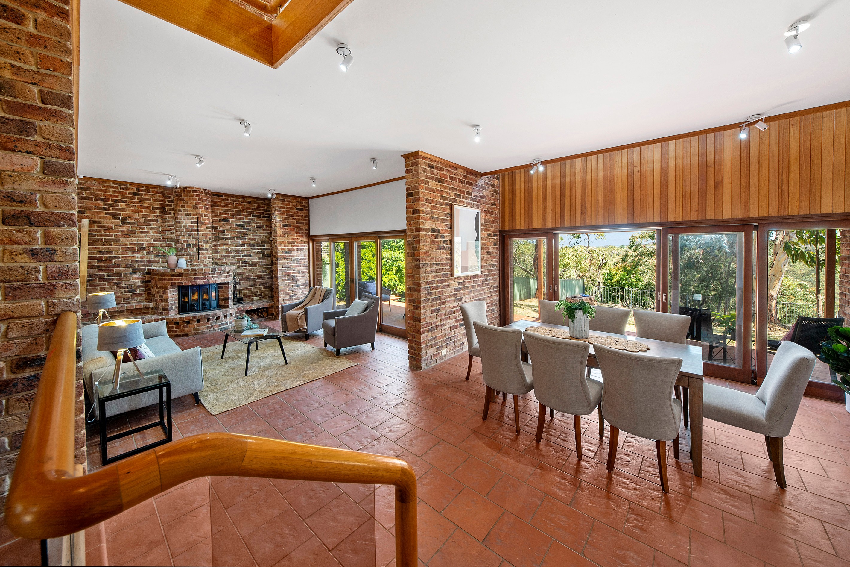 43 Blaxland Drive, Illawong, NSW 2234