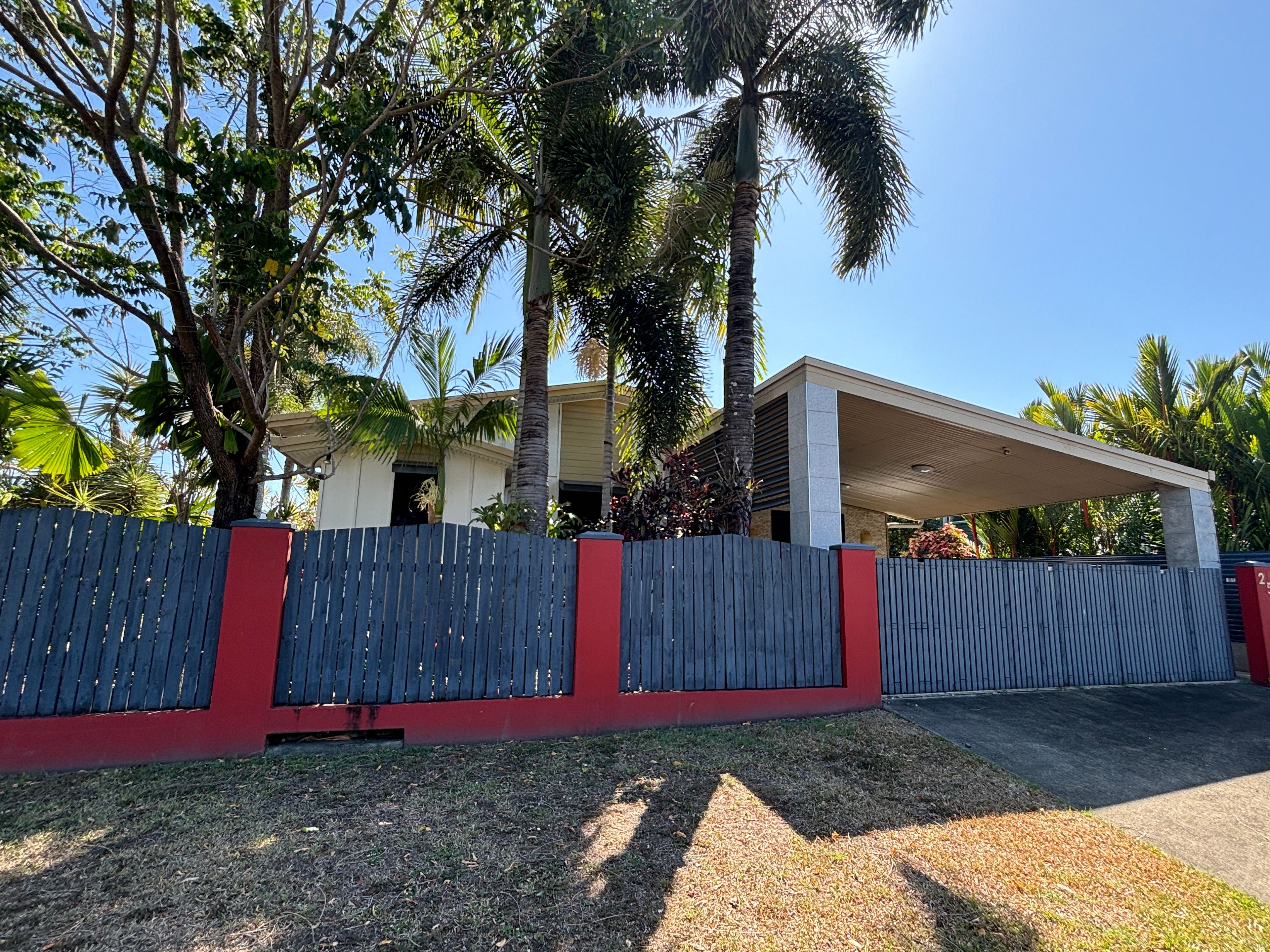25 Collinson Street, Westcourt, QLD 4870