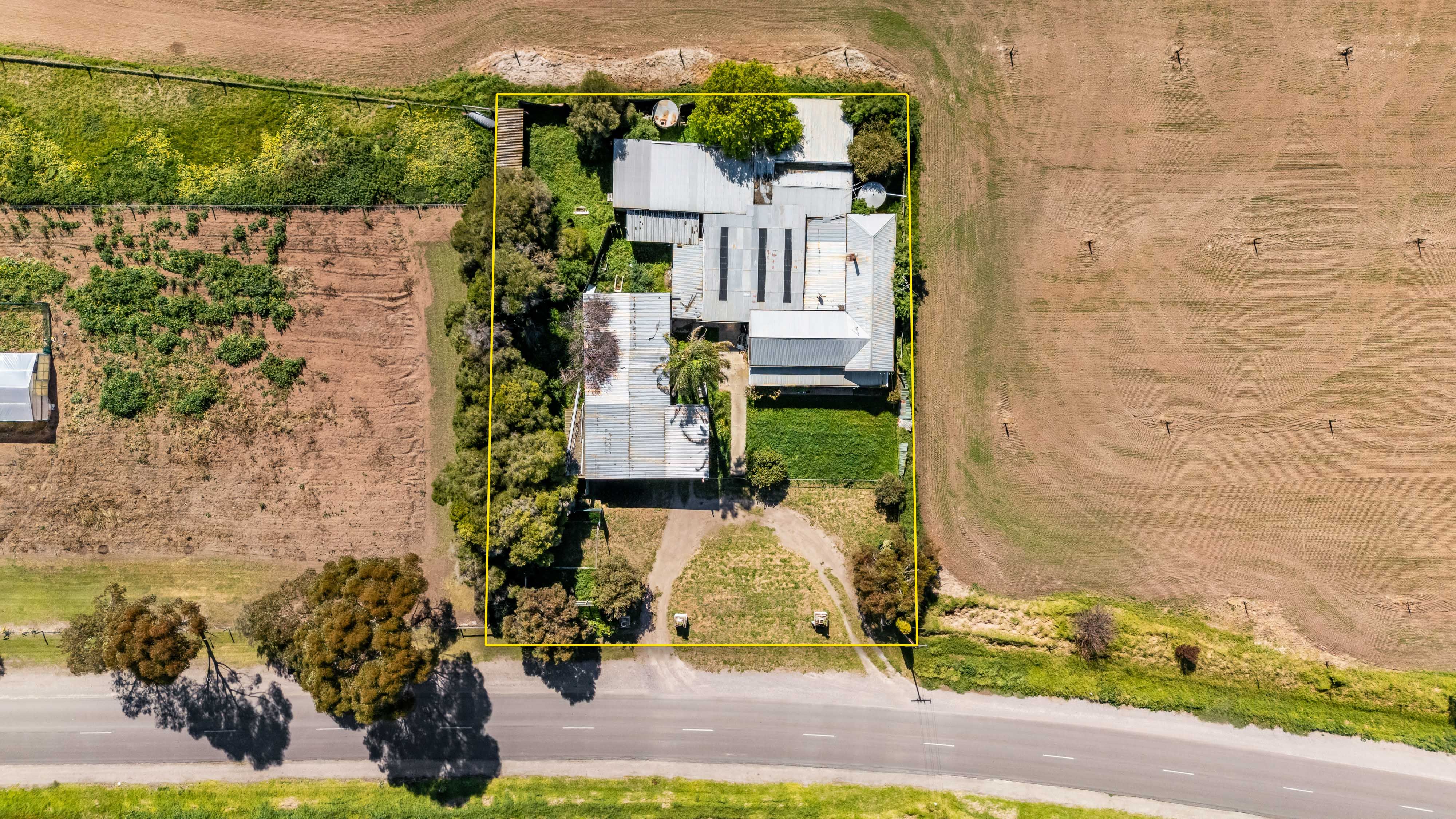 2810 Jervois Road — photo 3 of 19