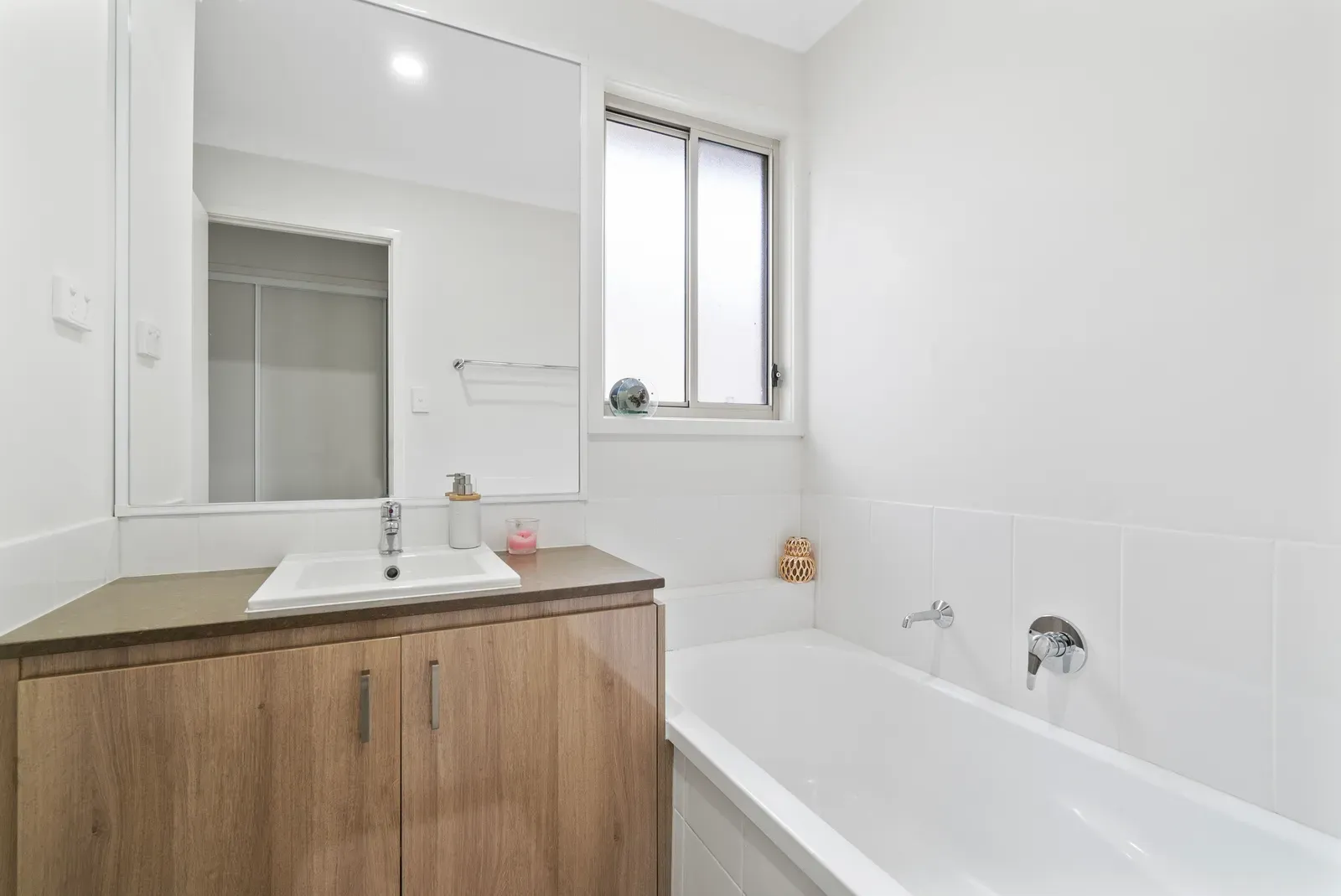 16 Hollyoak Crescent — photo 13 of 15