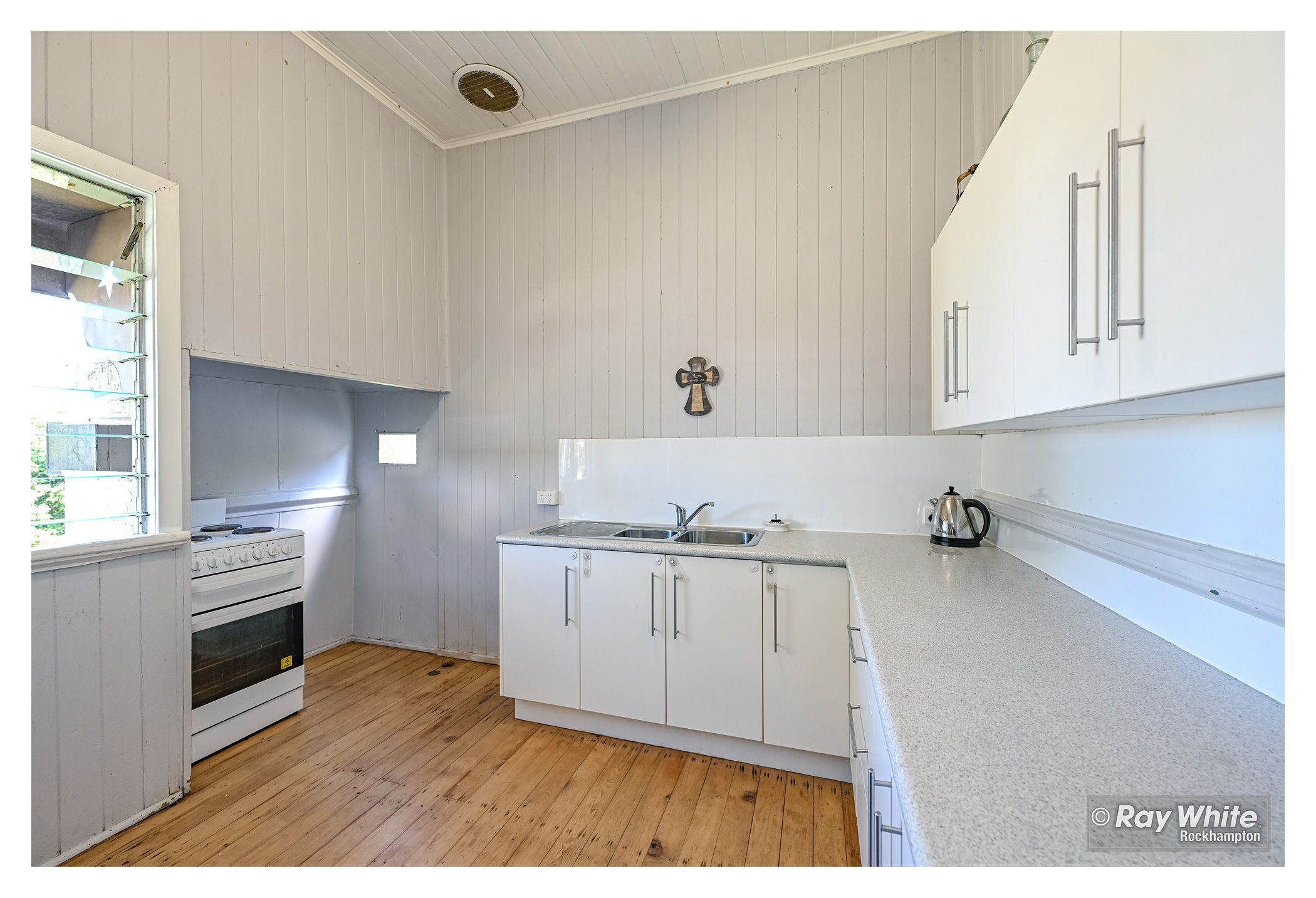 350 East Street, Depot Hill QLD 4700