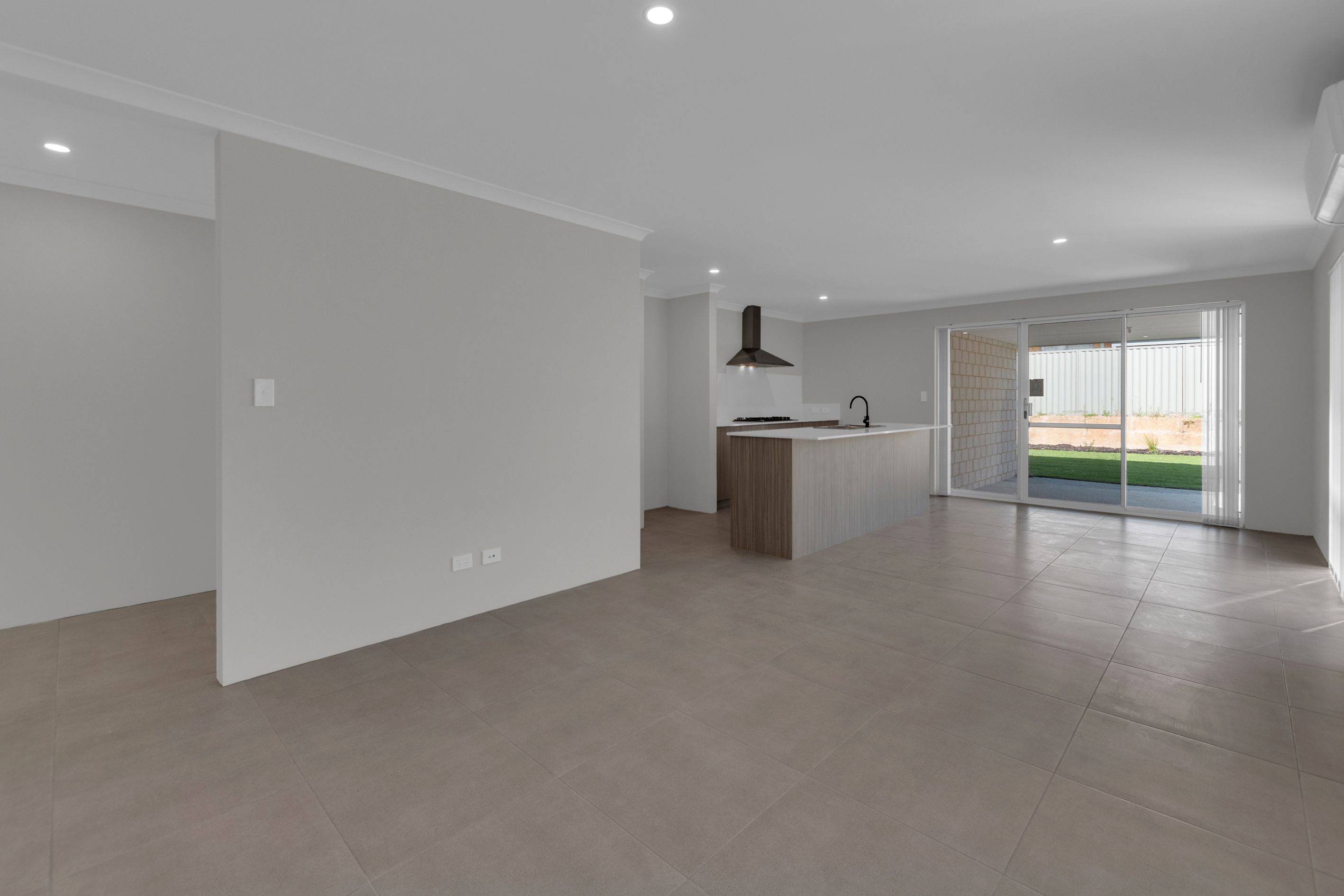 16 Sase Frontage — photo 3 of 18