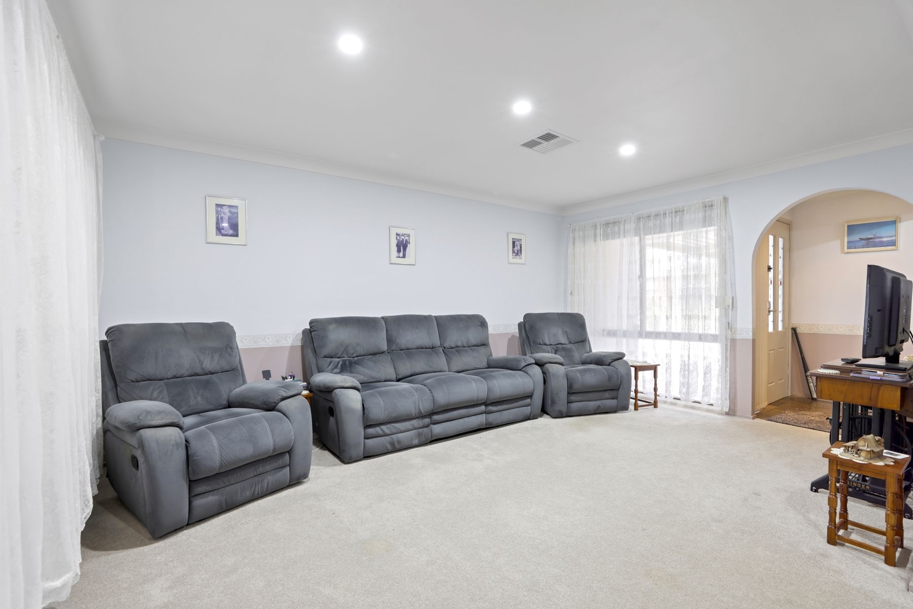 17 Henderson Crescent — photo 5 of 15