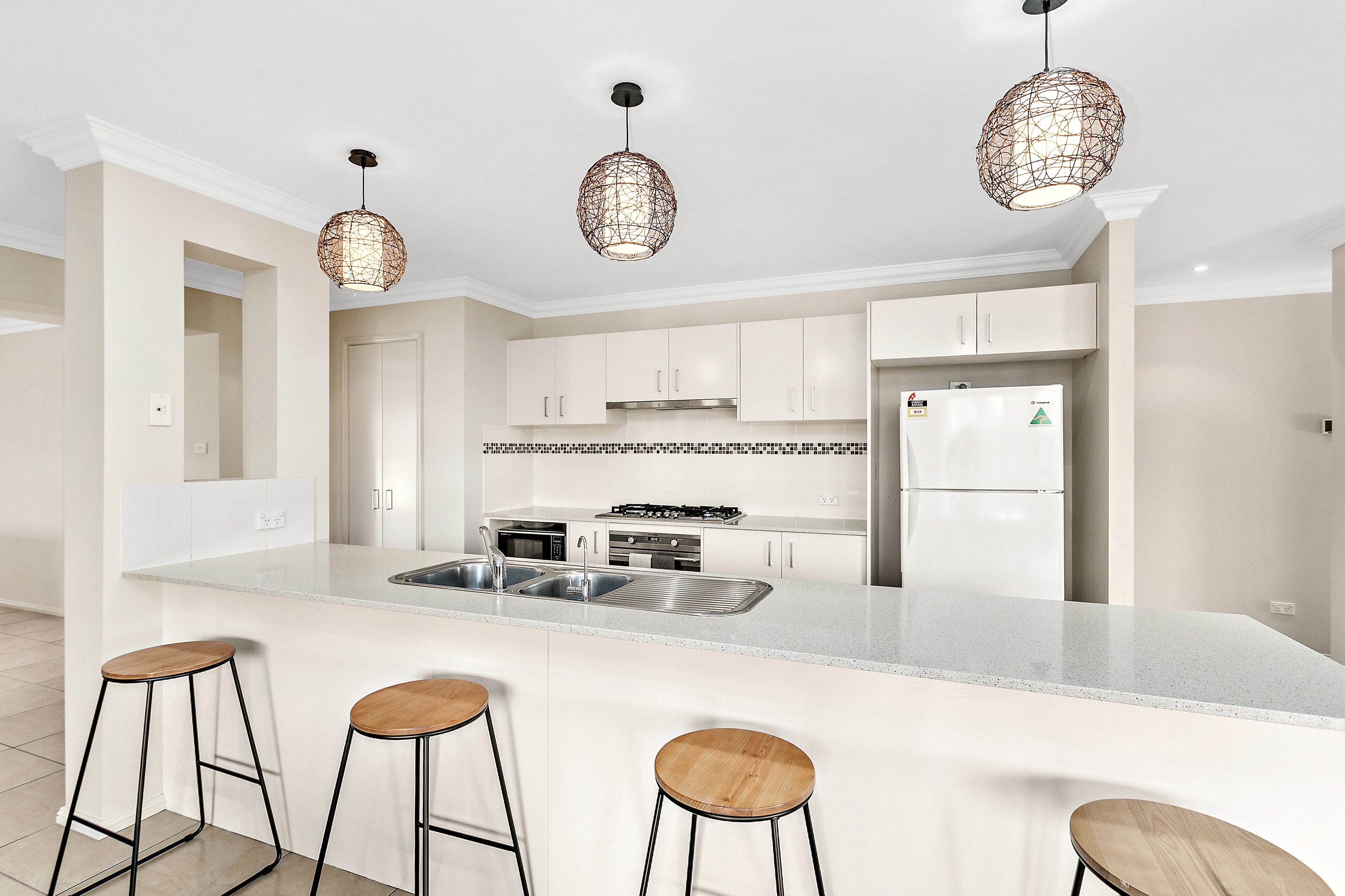 8 Sandy Bay Avenue, Haywards Bay, NSW 2530