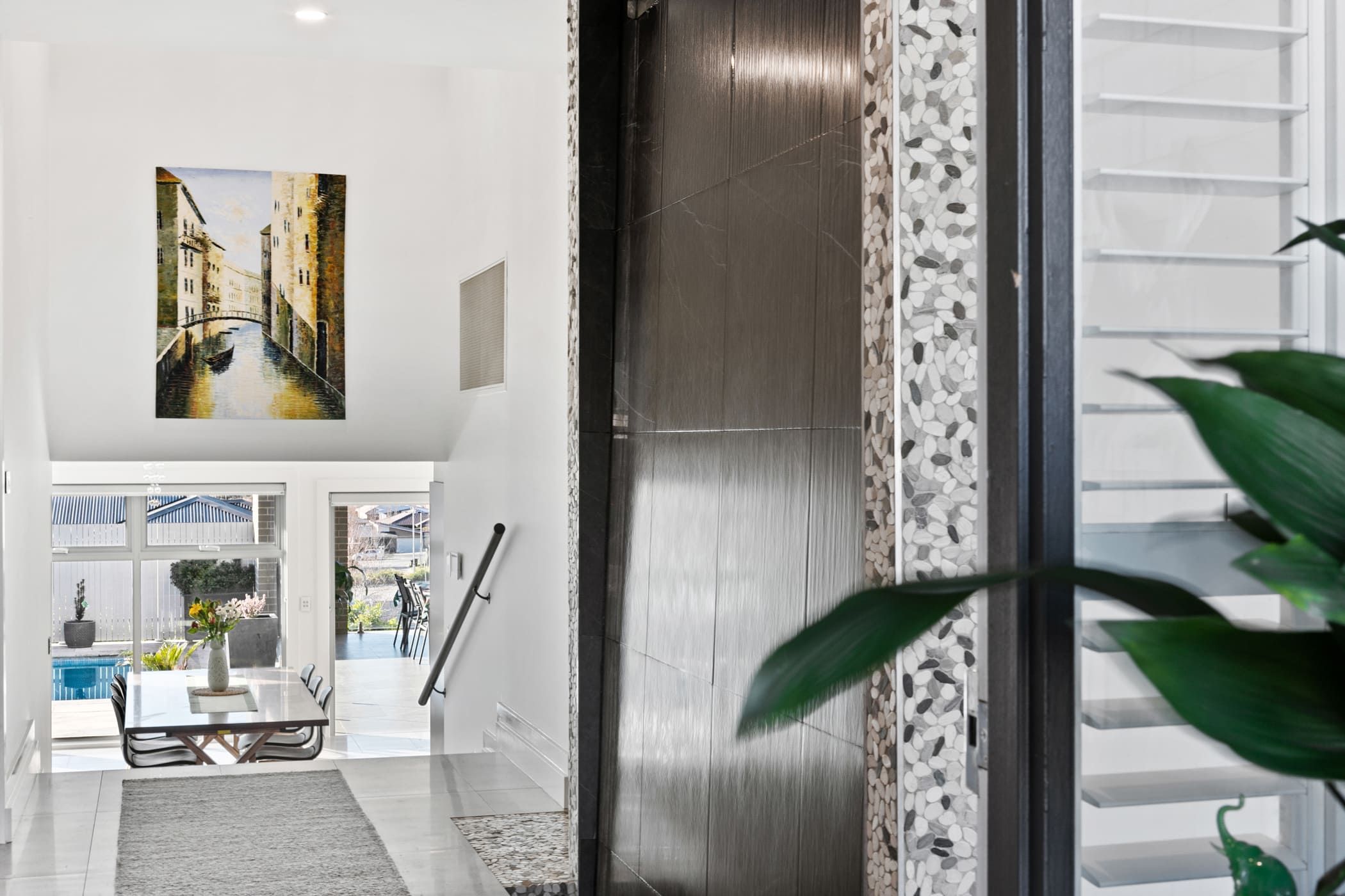 8 Sellbach Street — photo 5 of 30