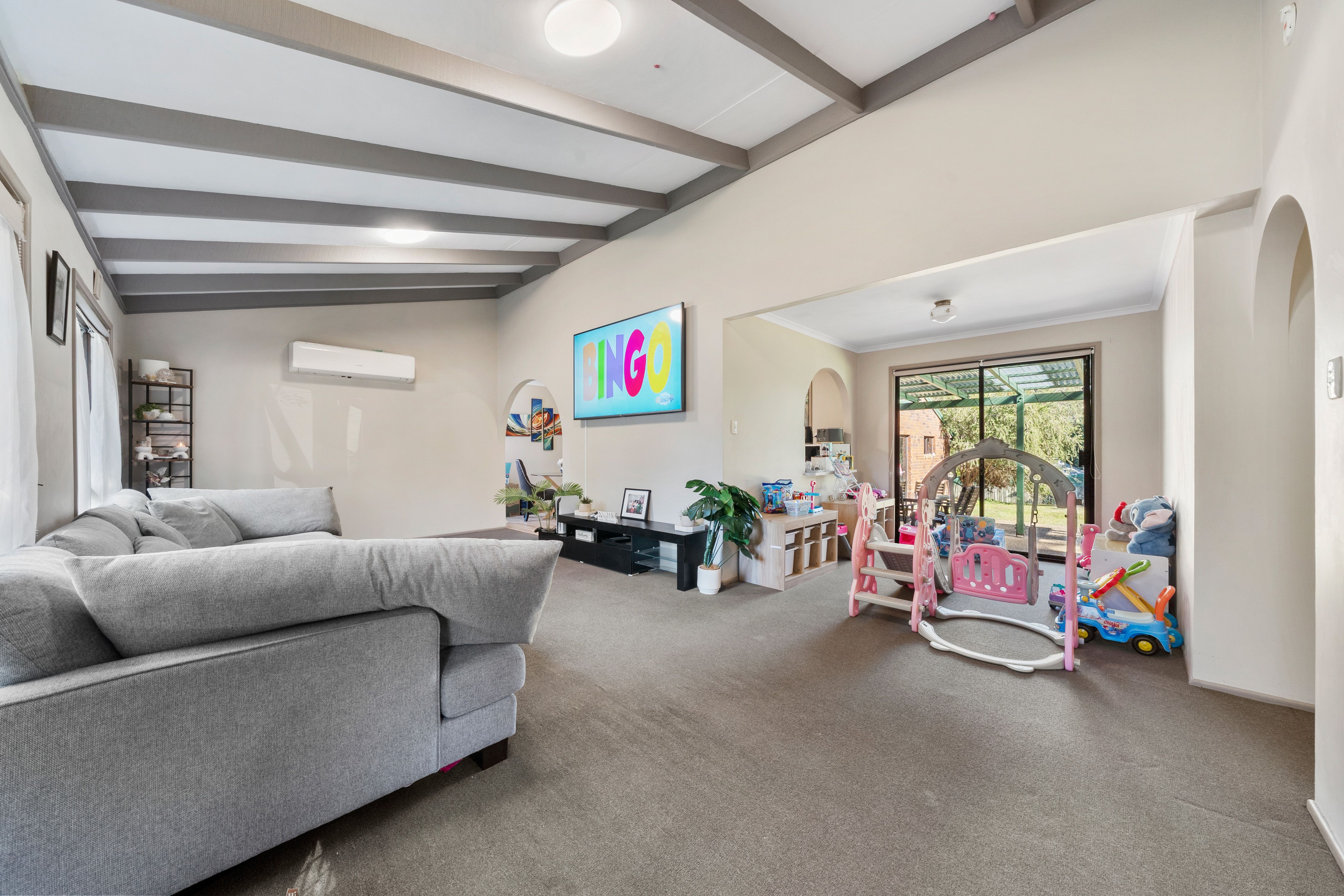 60 Roselea Street — photo 8 of 17