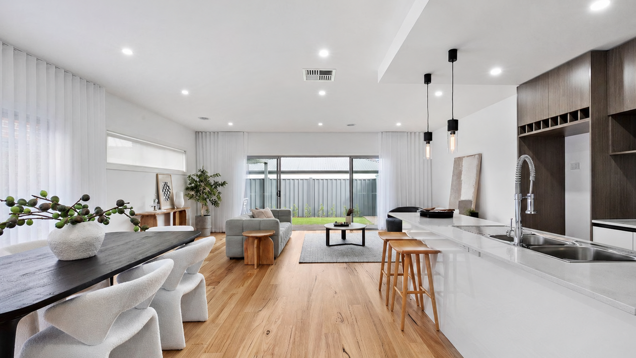 29 Obsidian Avenue — photo 8 of 10