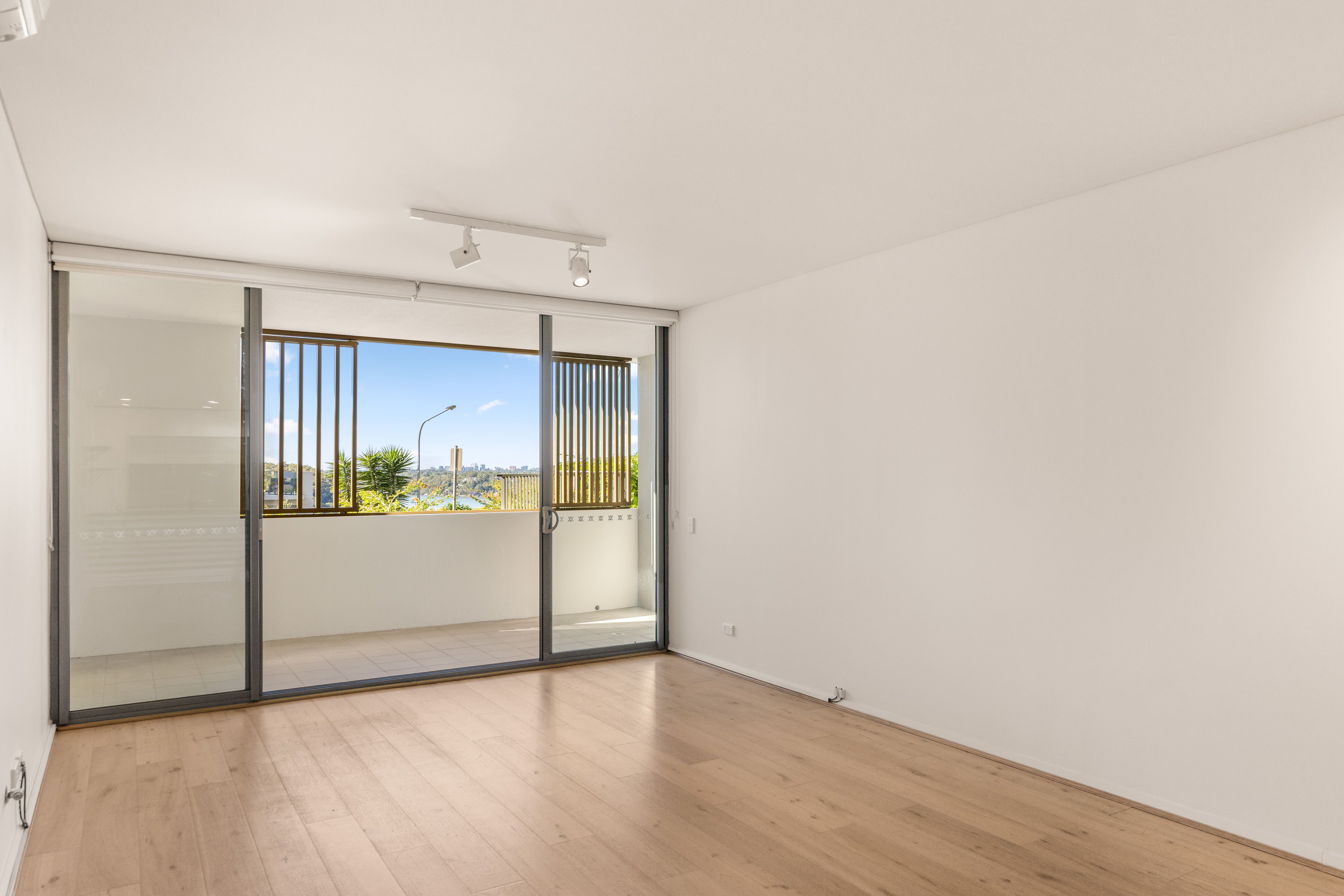 6/65 Hobart Place — photo 3 of 13