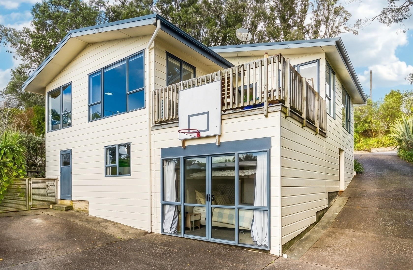 454A Whangaparaoa Road, Stanmore Bay, Rodney
