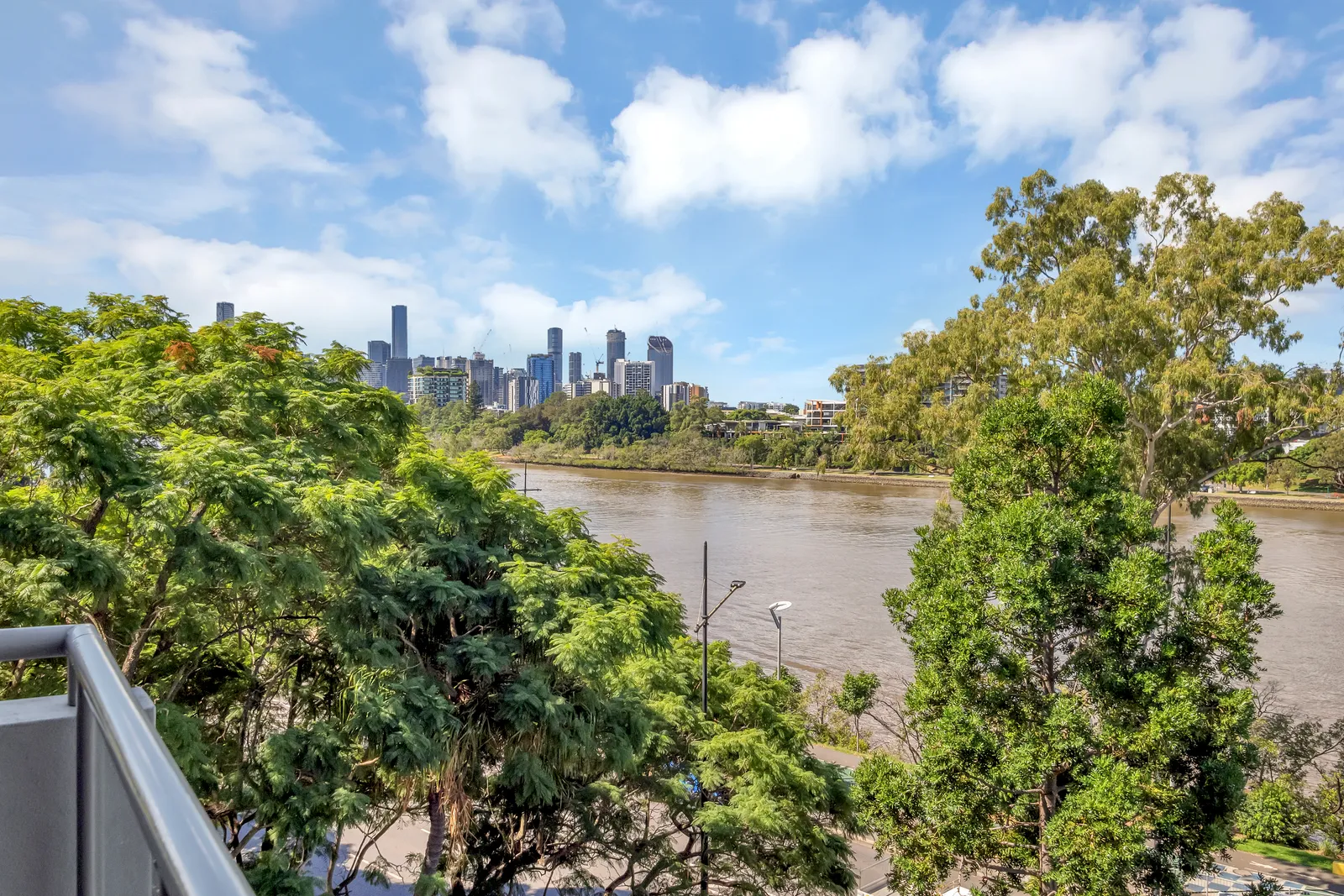 602/21 Patrick Lane, Toowong
