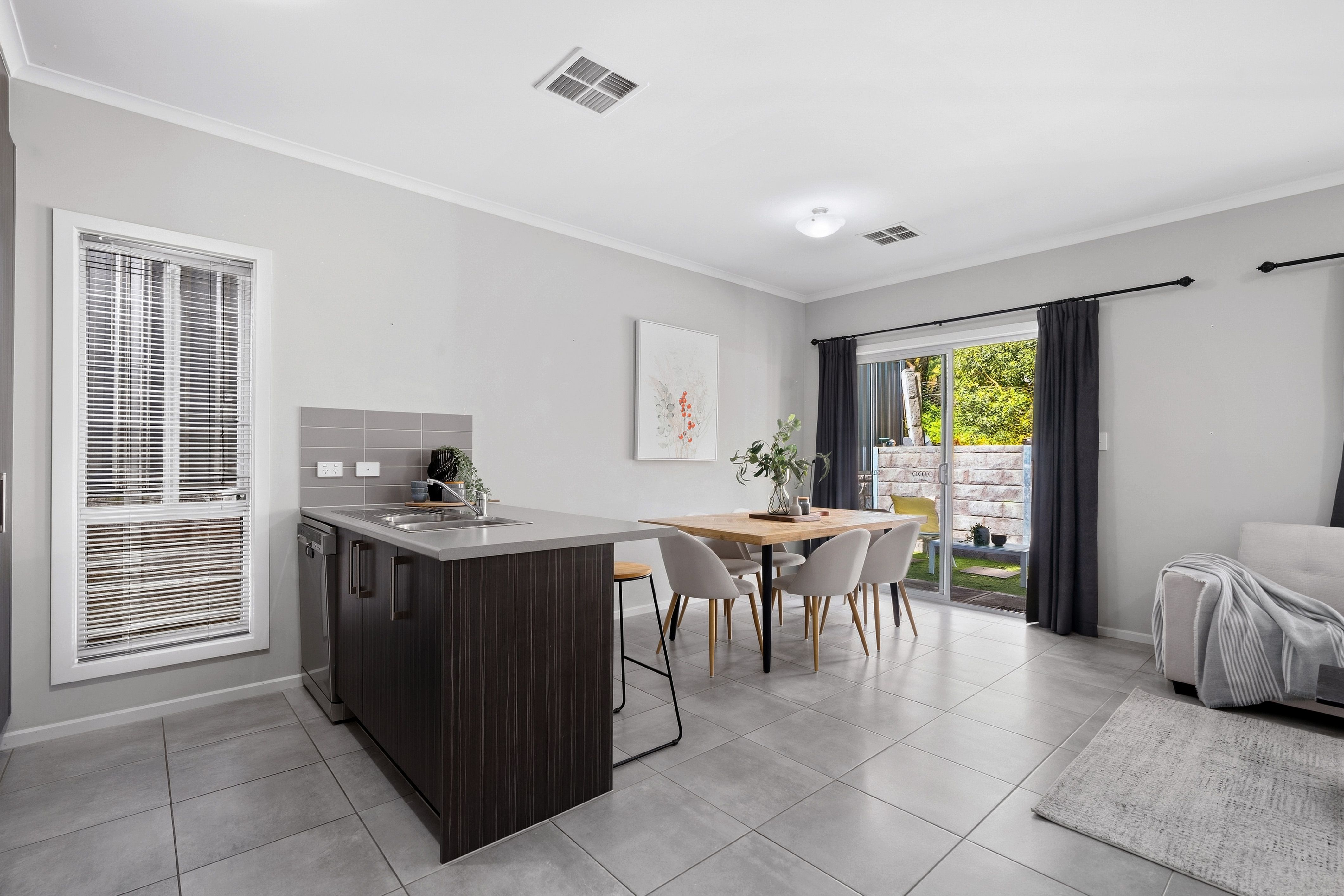 3/65 Tania Drive — photo 6 of 16