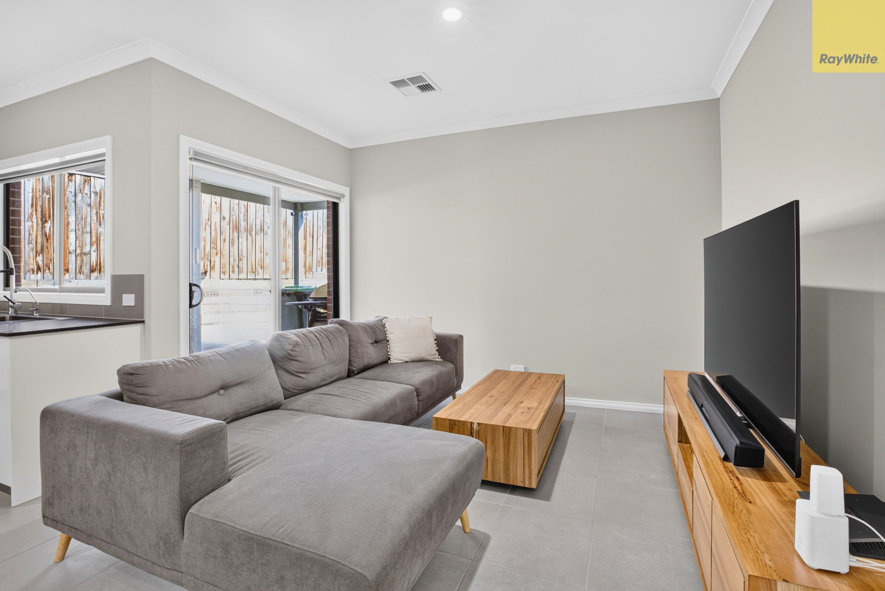 160 Stonehill Drive — photo 4 of 19