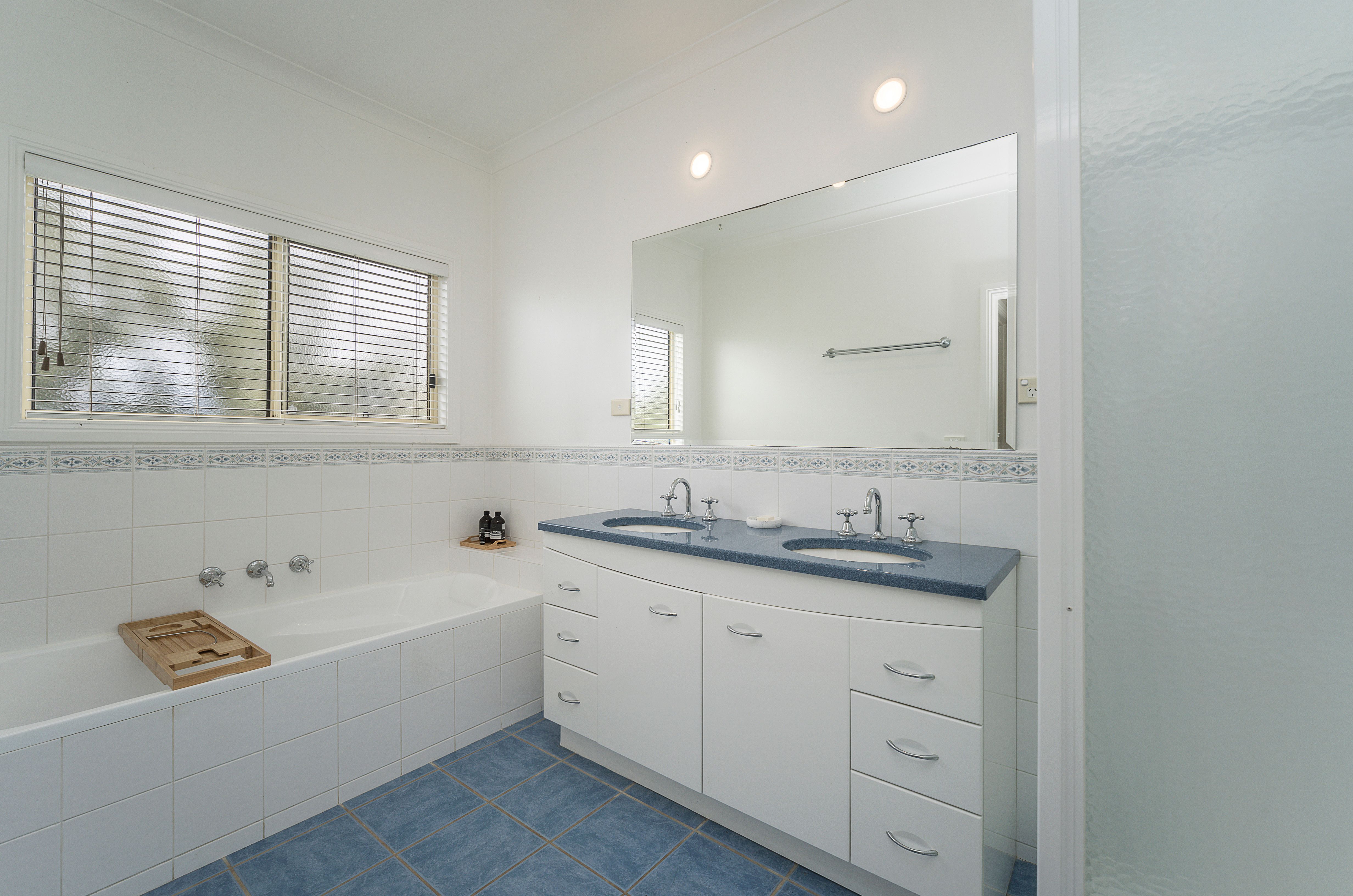 13 Emma Avenue — photo 12 of 16