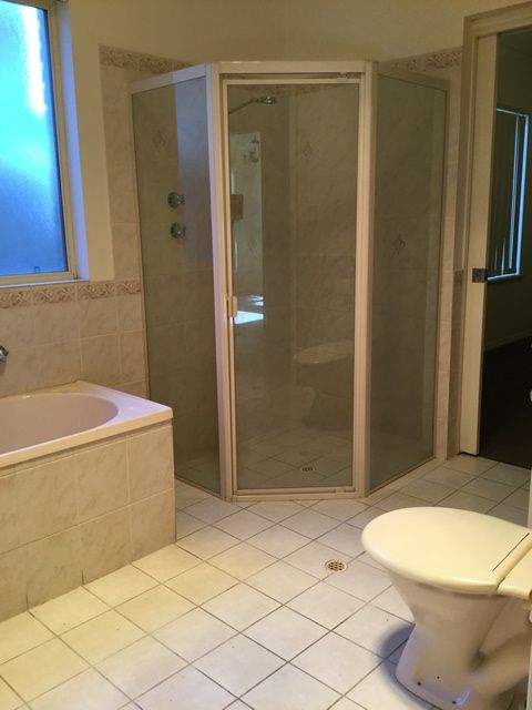 14a Reo Road — photo 8 of 11