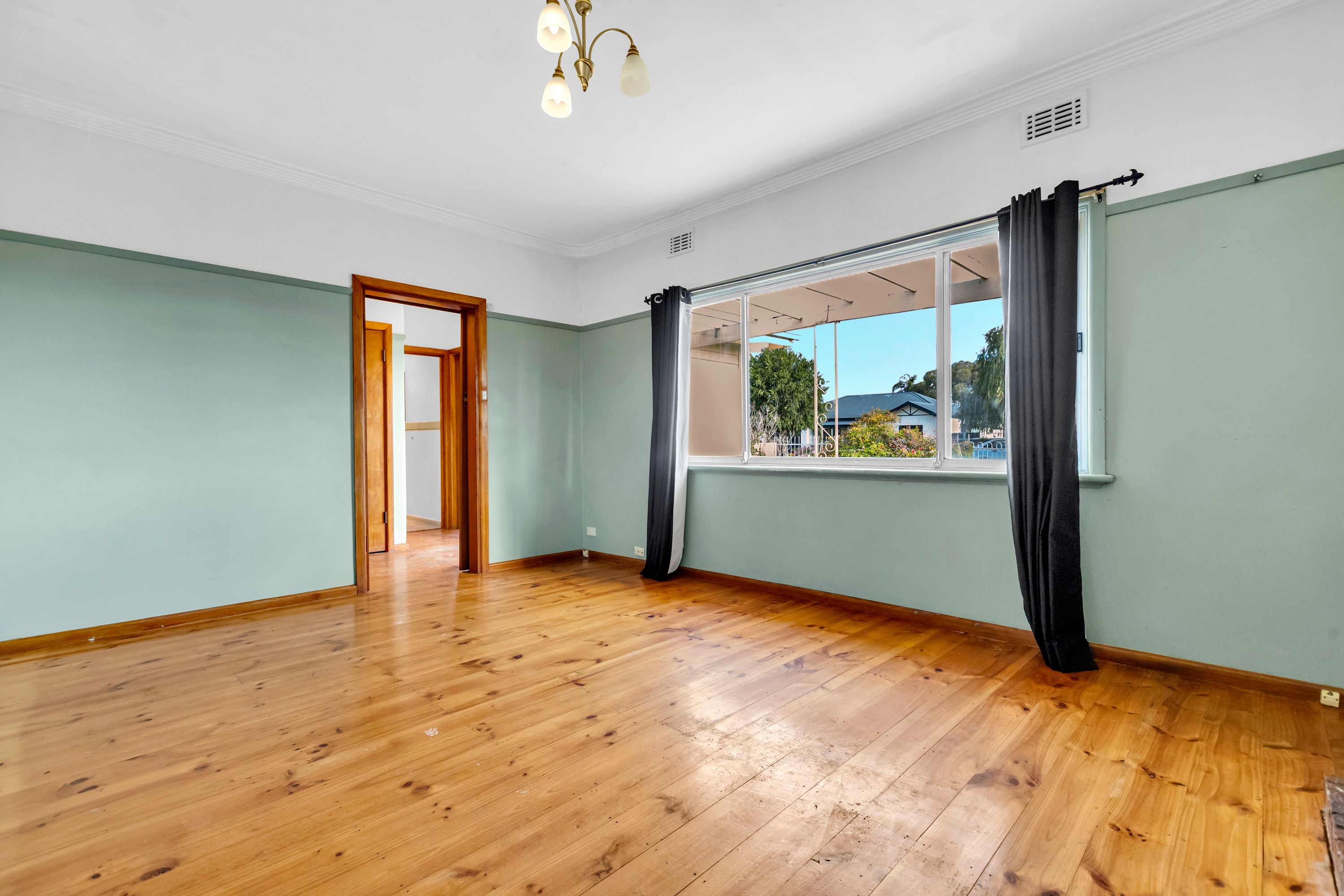 122 Burrows Street — photo 4 of 17