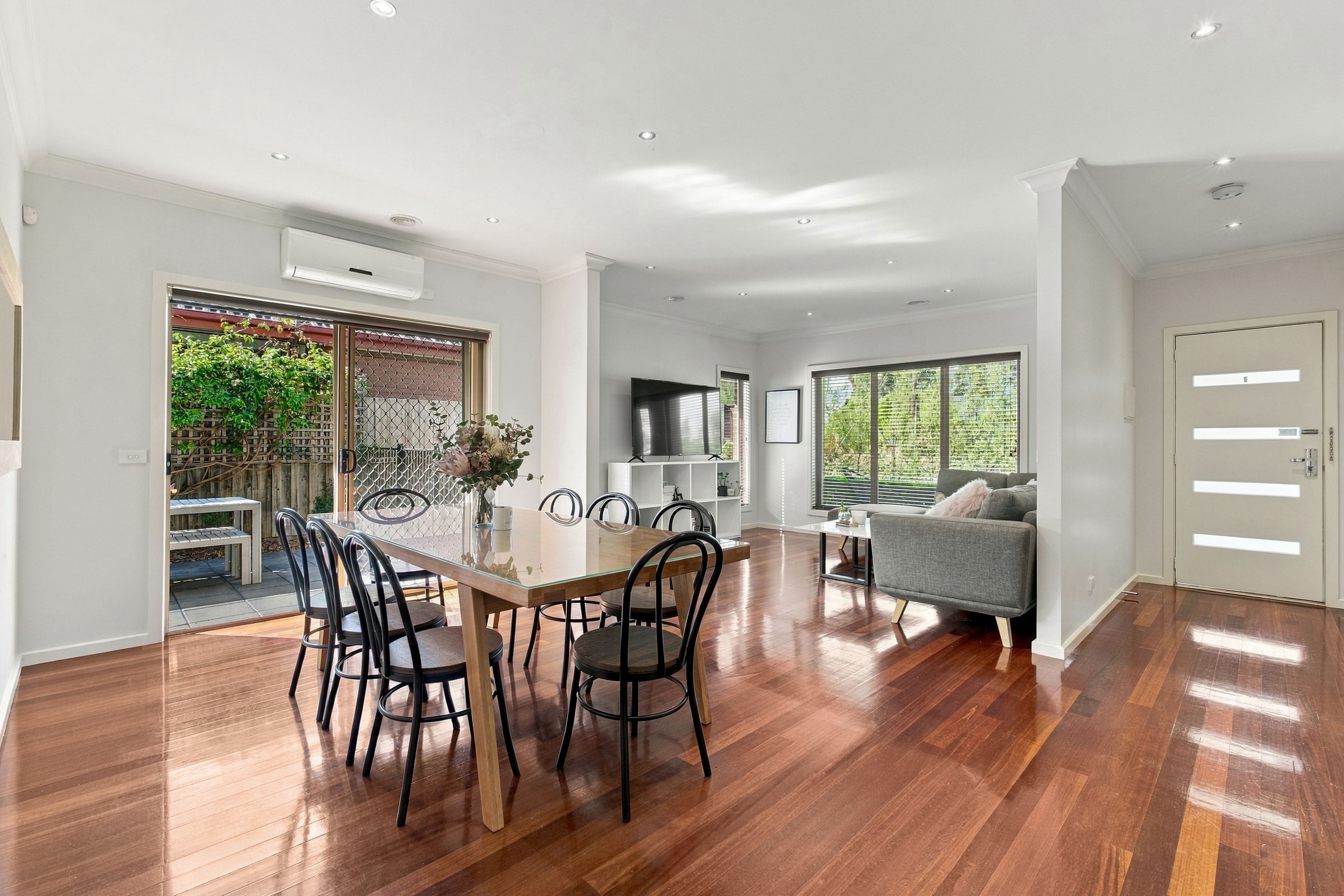 1/6 Merrilands Road — photo 4 of 12