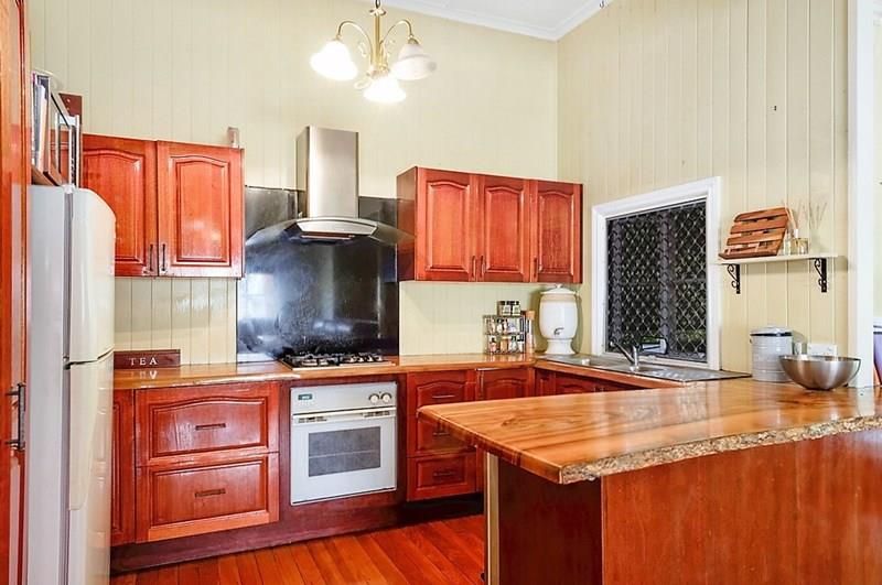 10 Little Norman Street, Southport, QLD 4215