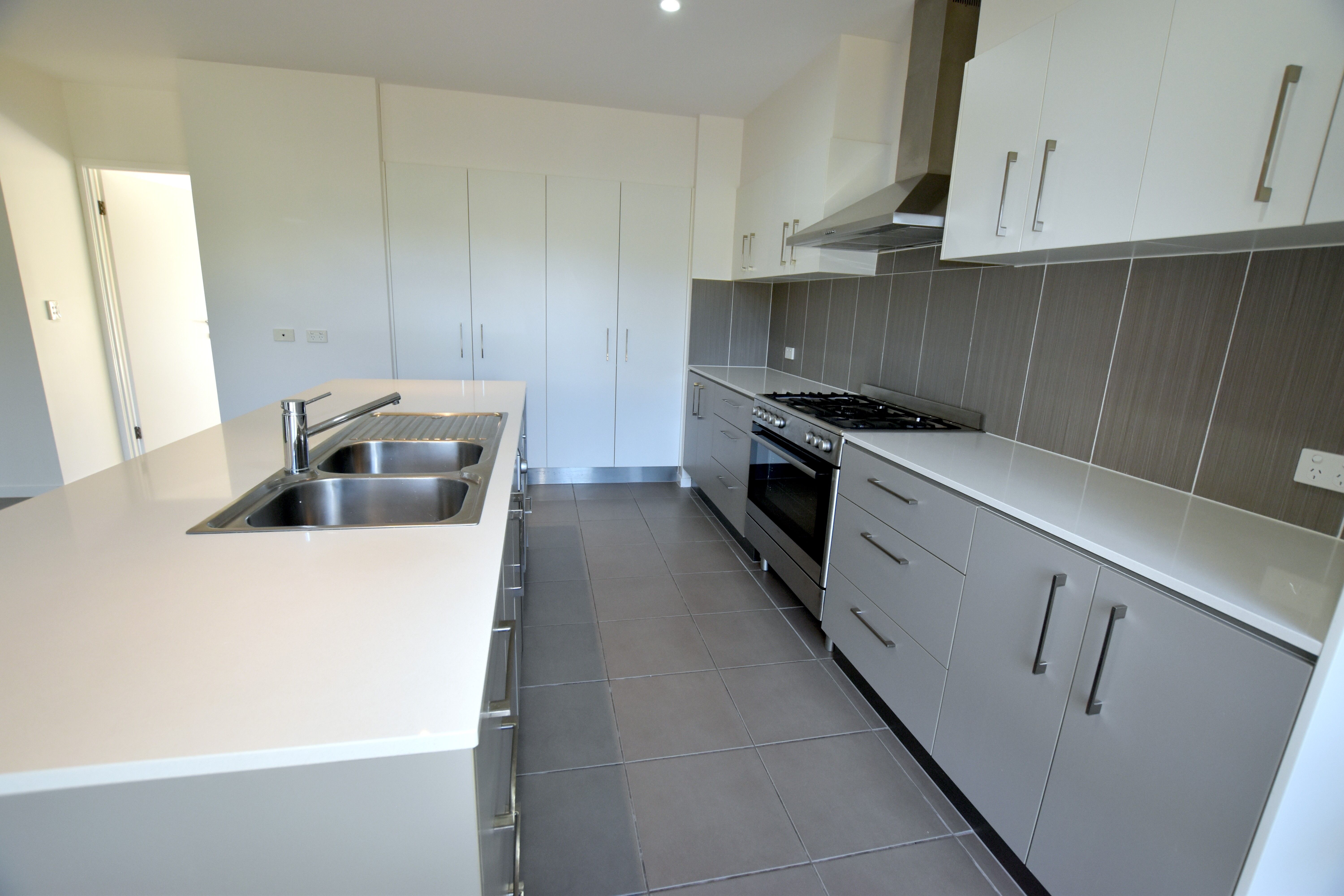 4 Telopea Place, Kirkwood, QLD 4680