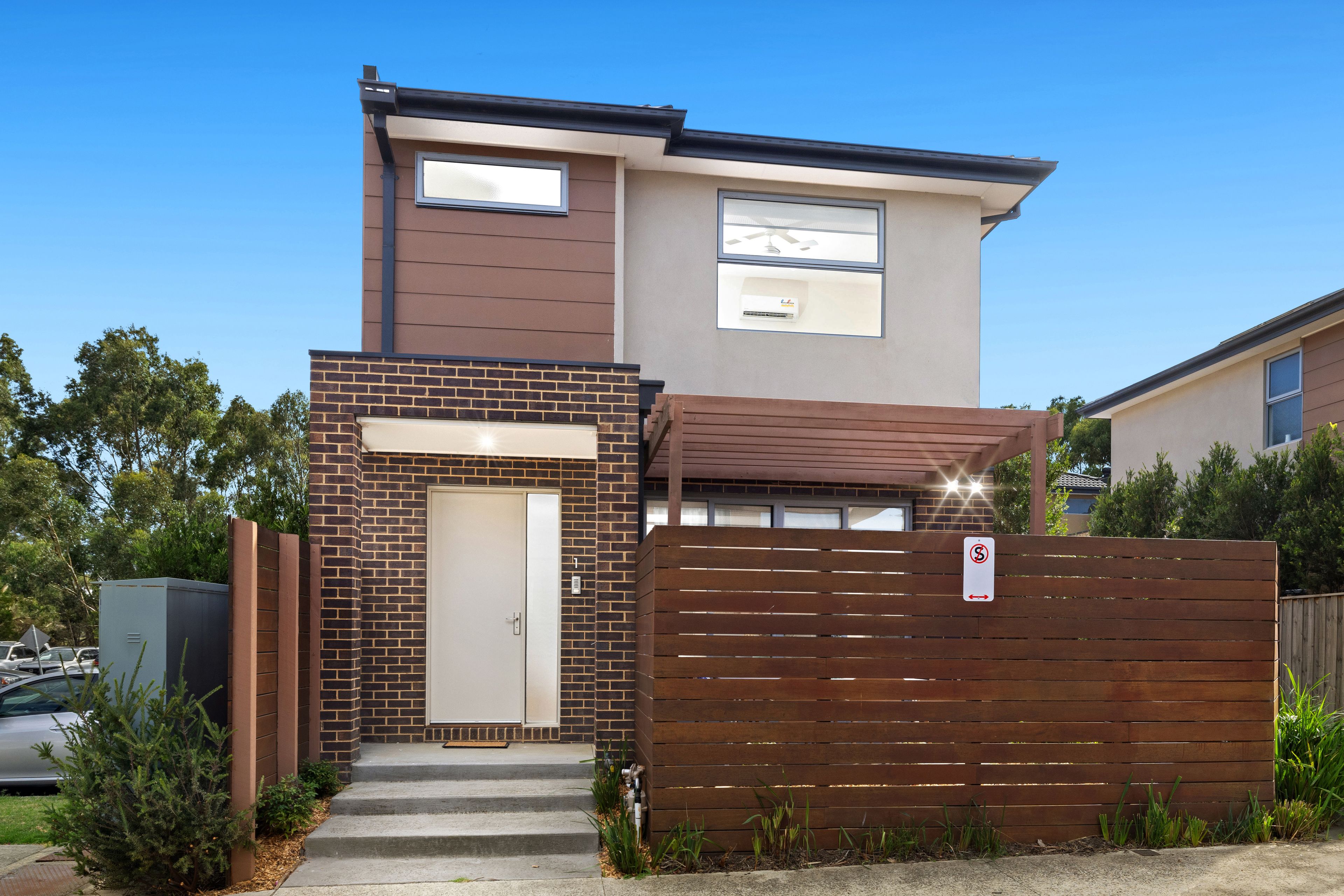 1 Emica Parade, Knoxfield VIC 3180