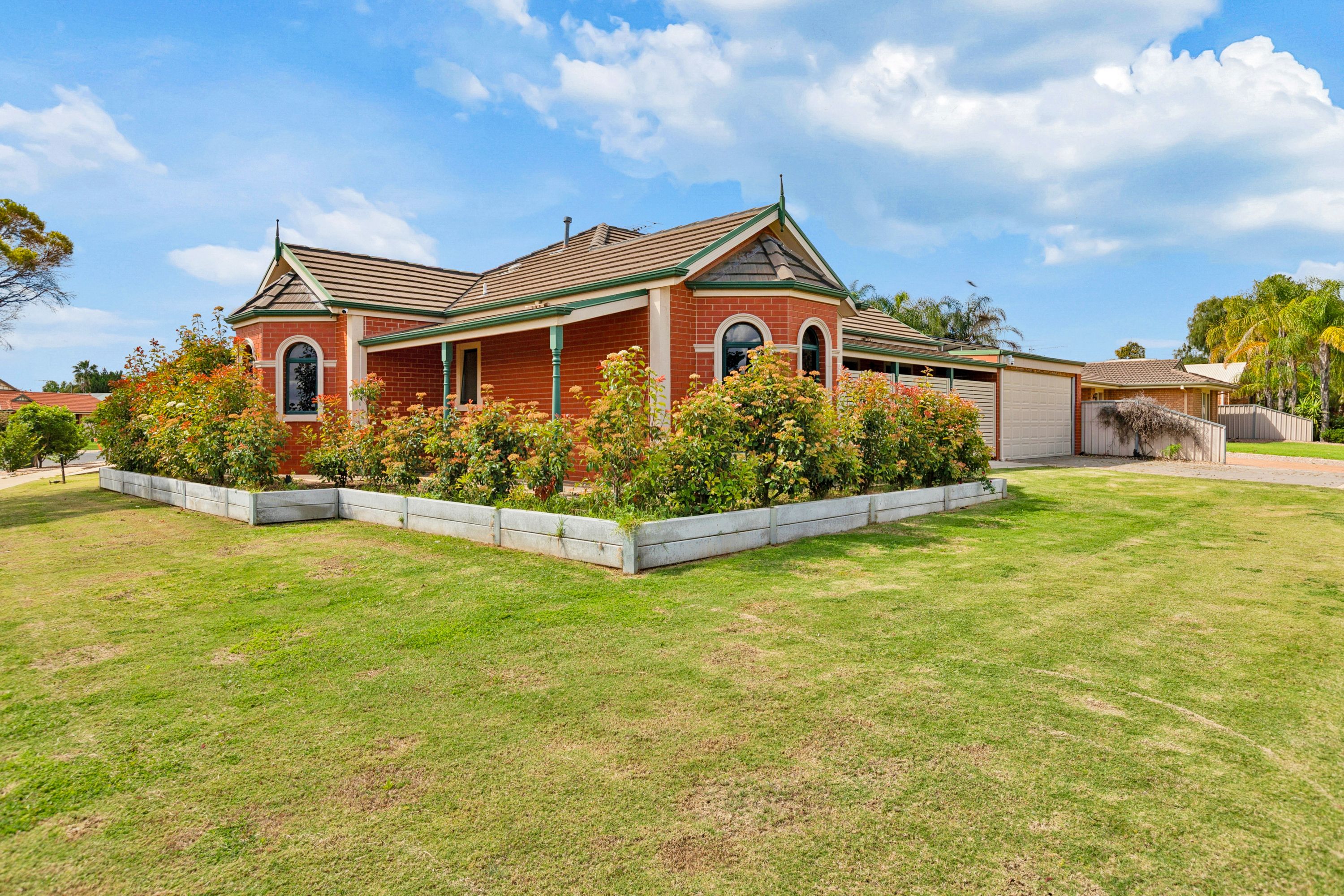 7 Amber Close — photo 18 of 18