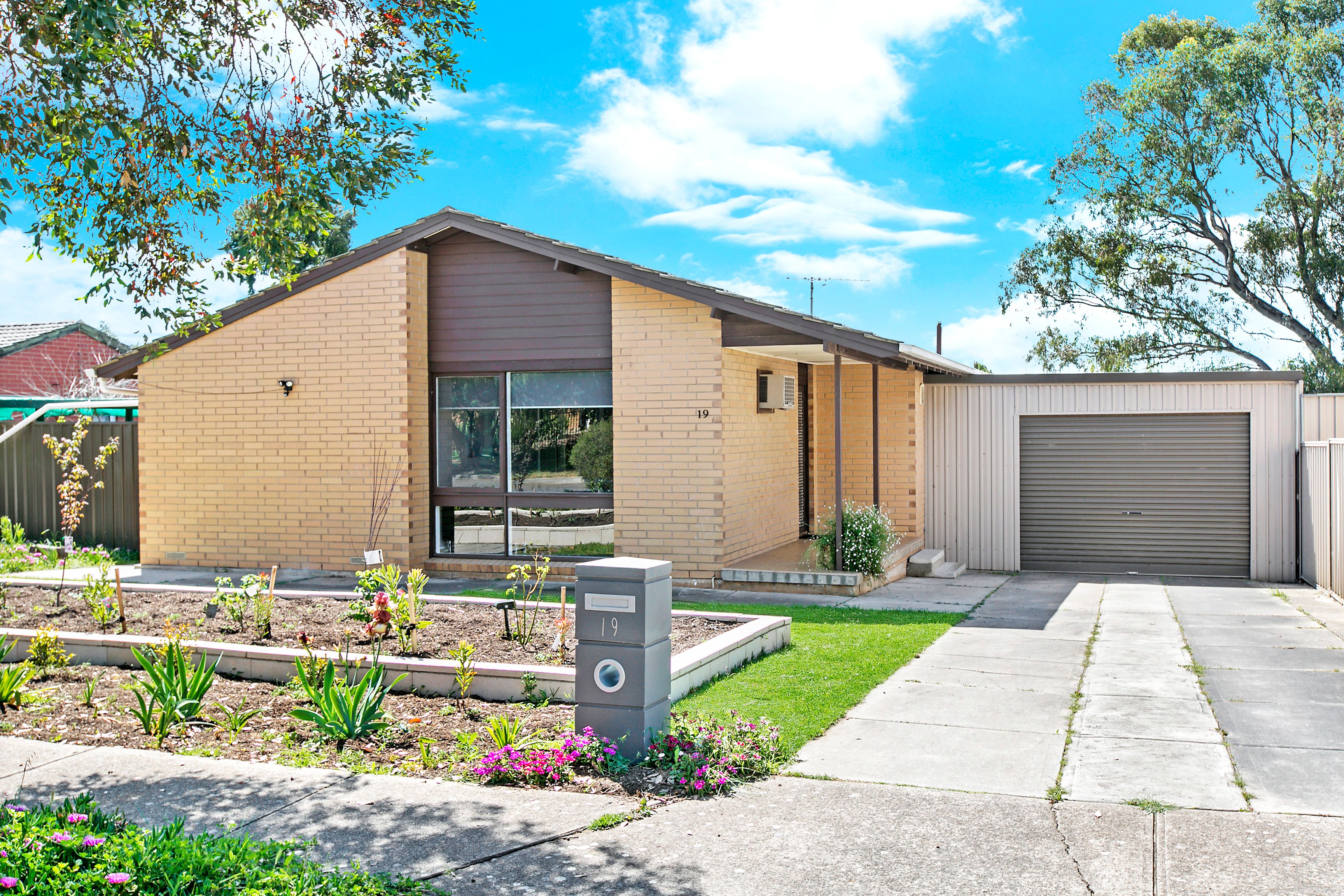 19 Simeon Crescent, Morphett Vale SA 5162