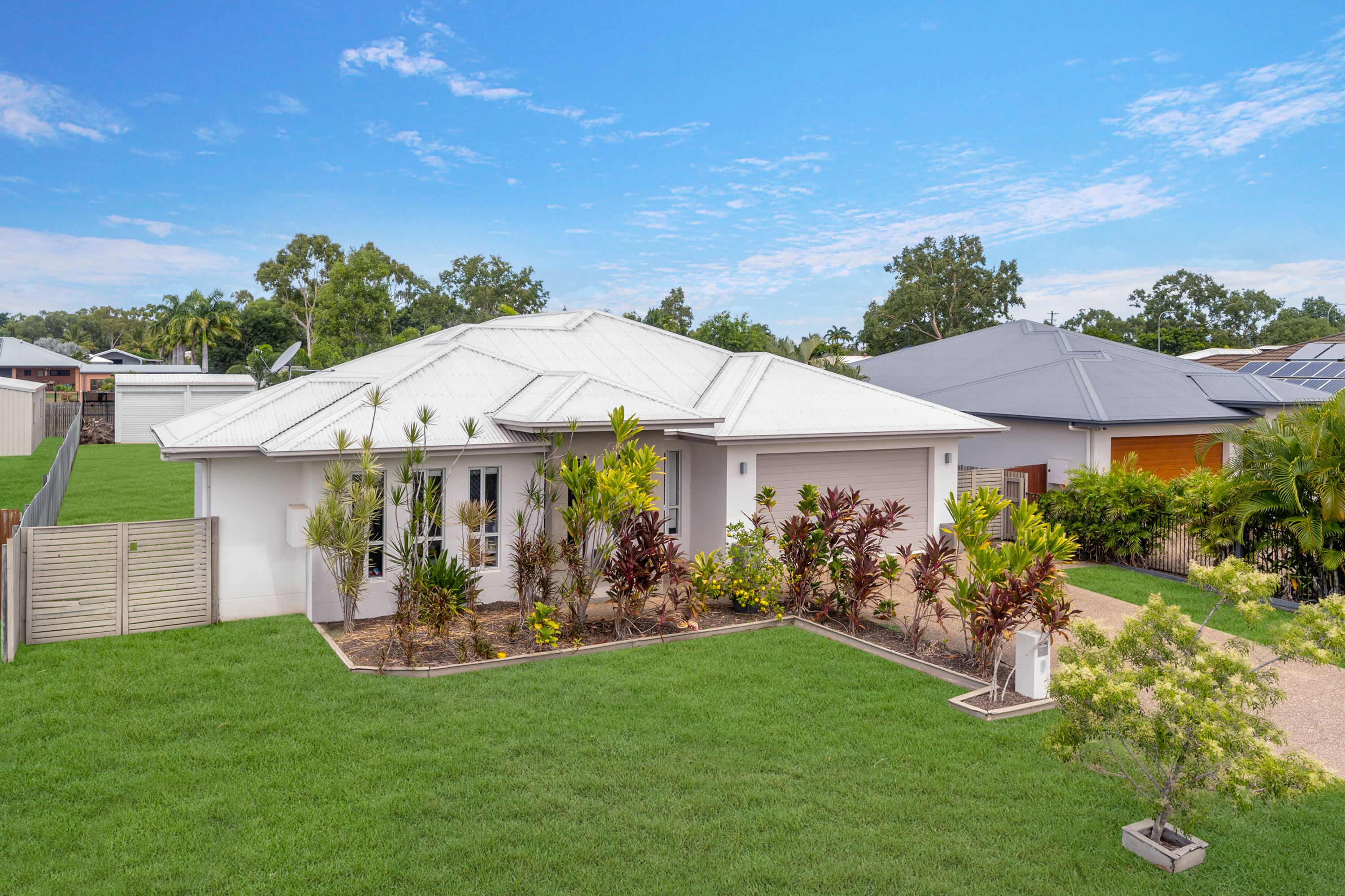 9 Beach Oak Drive, Mount Low QLD 4818