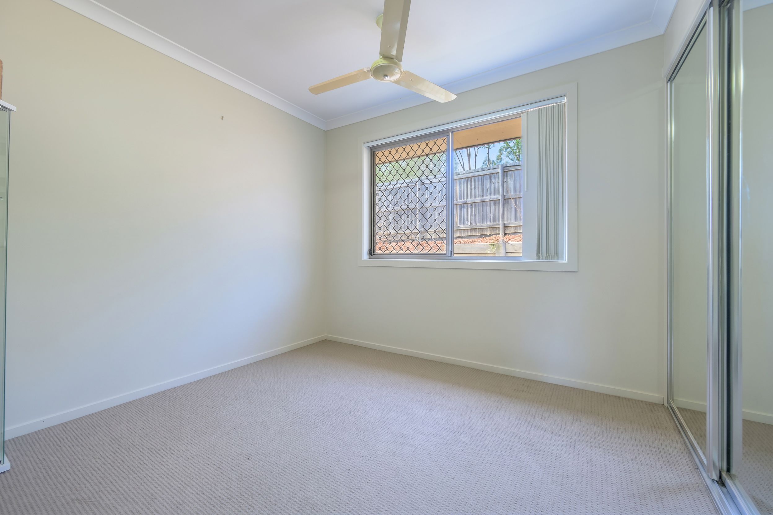 44 Iris Road — photo 7 of 17