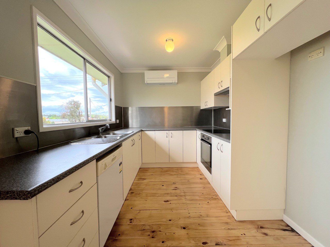 28 Jones Street — photo 5 of 12
