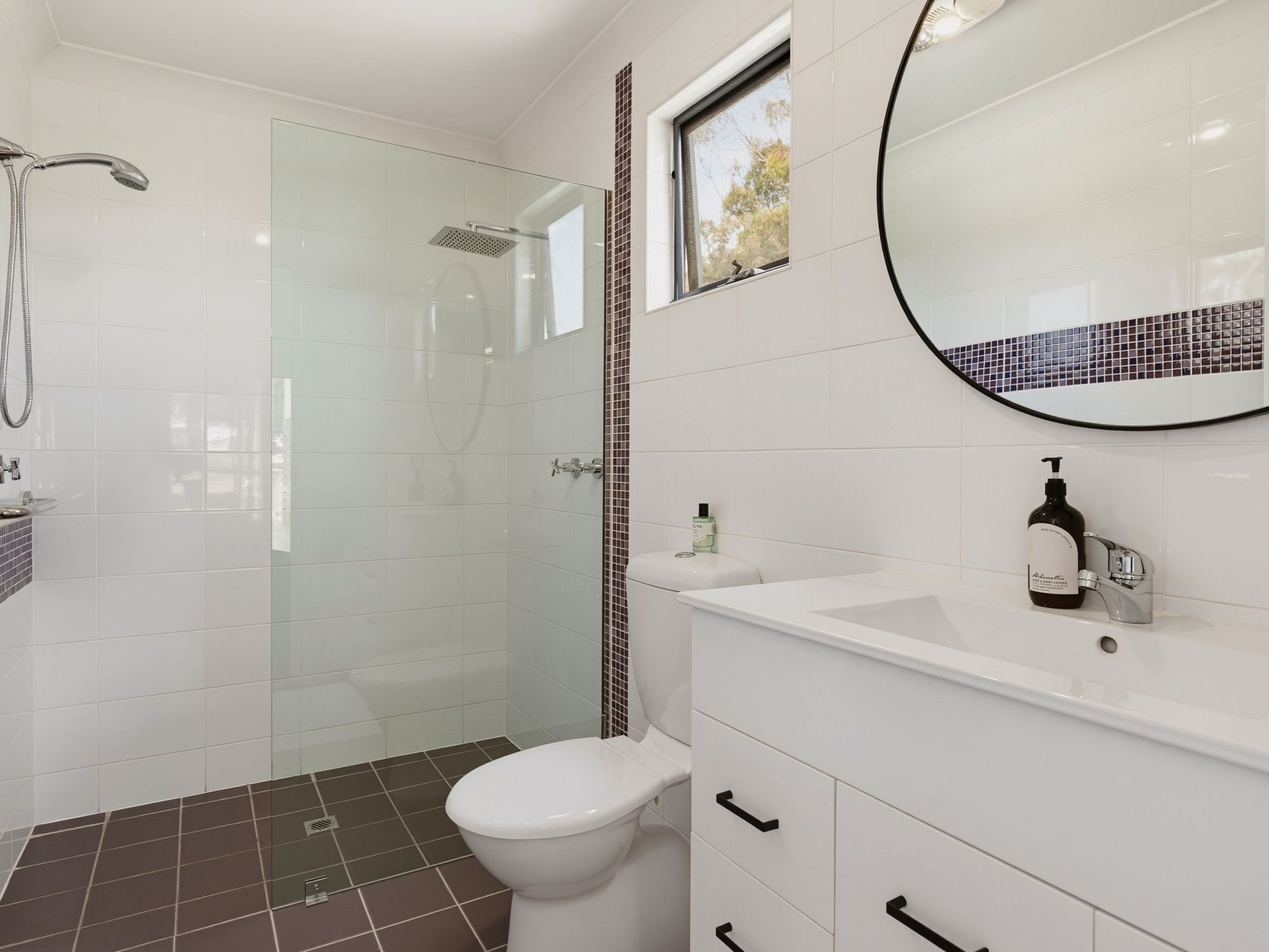 14 Clovelly Avenue — photo 10 of 30