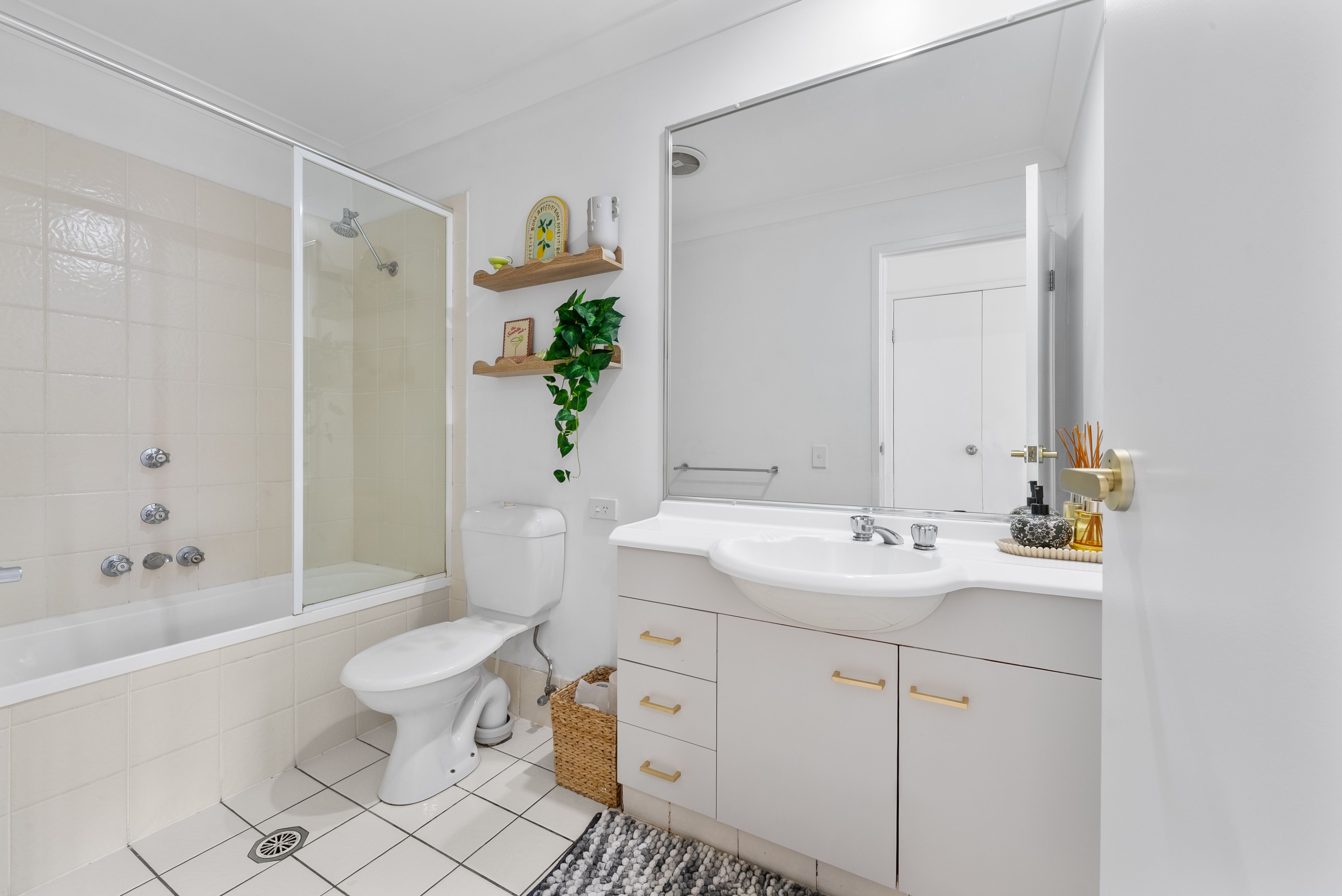38/24 Amsonia Court — photo 10 of 18