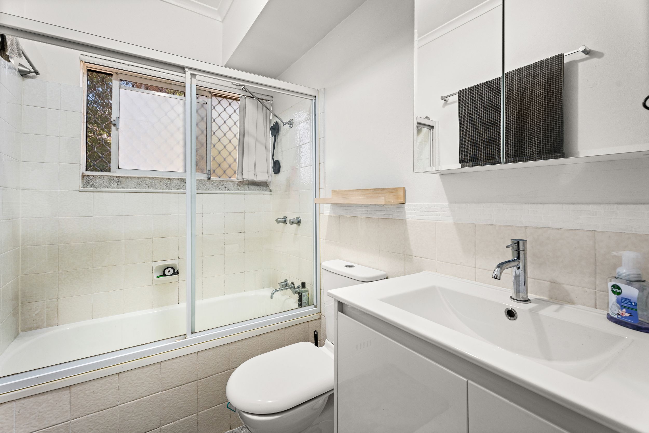 1/5-7 Thurston Street — photo 9 of 18