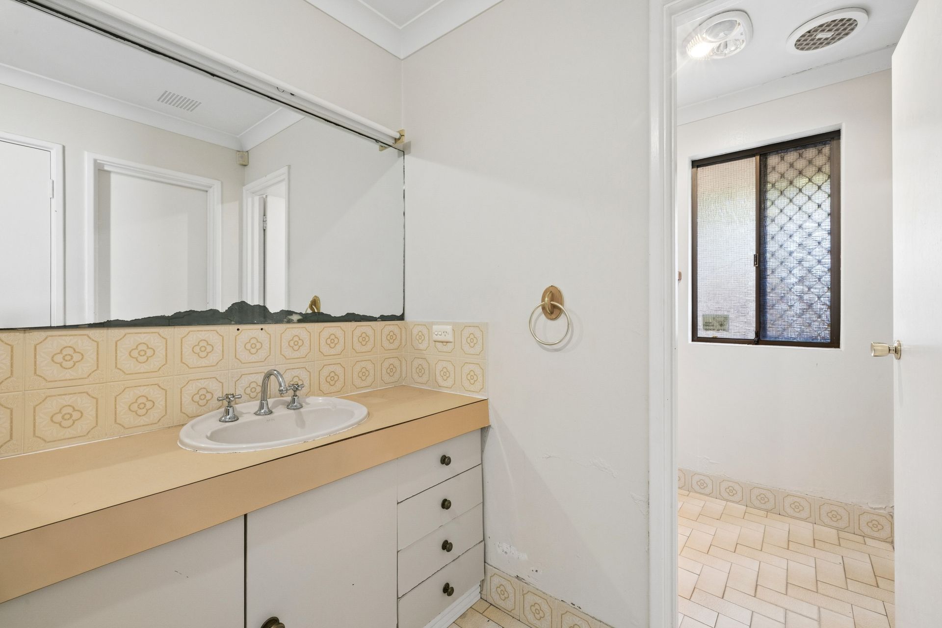 11 Kirkpatrick Crescent — photo 19 of 25