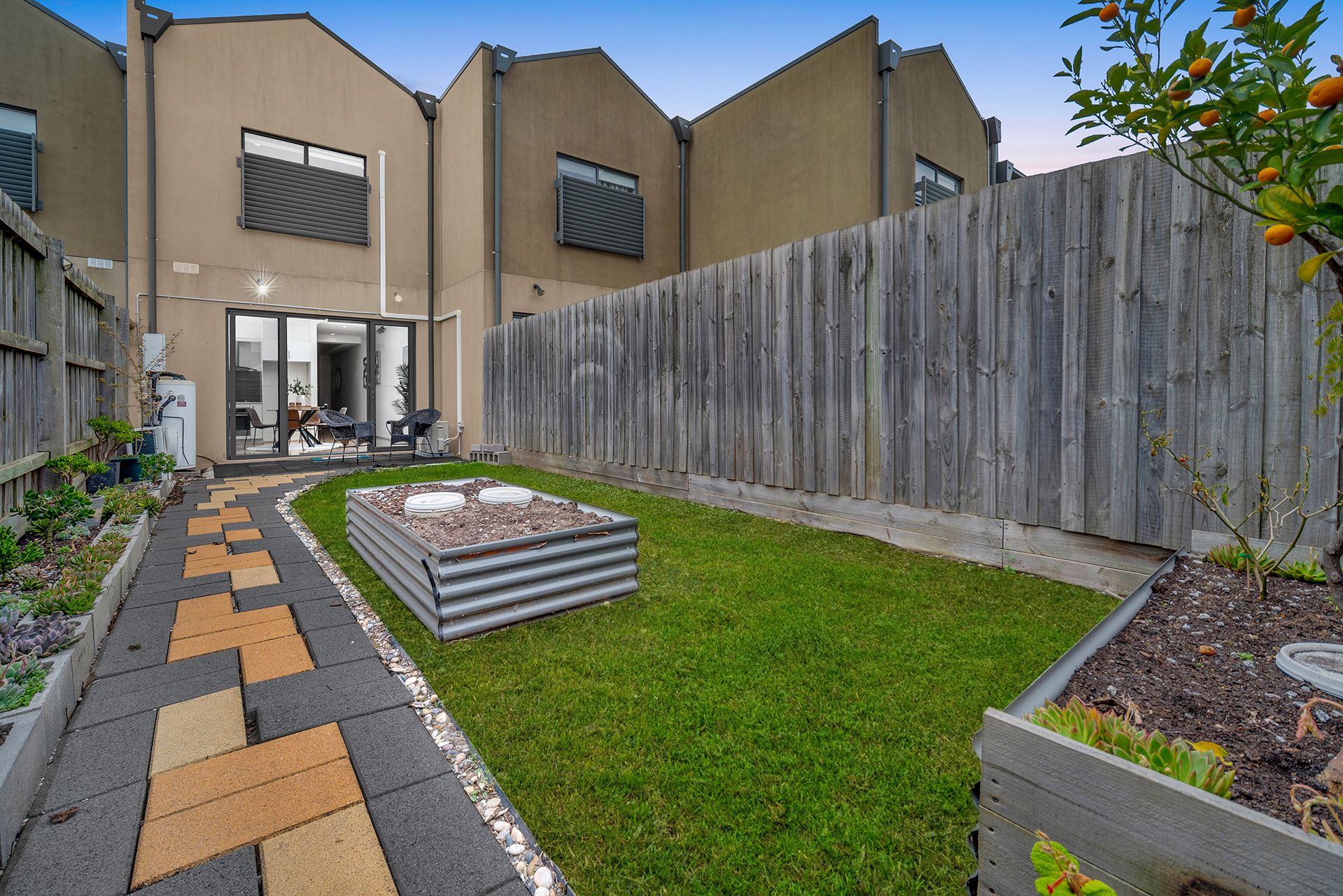 28 Demmie Mews — photo 12 of 17