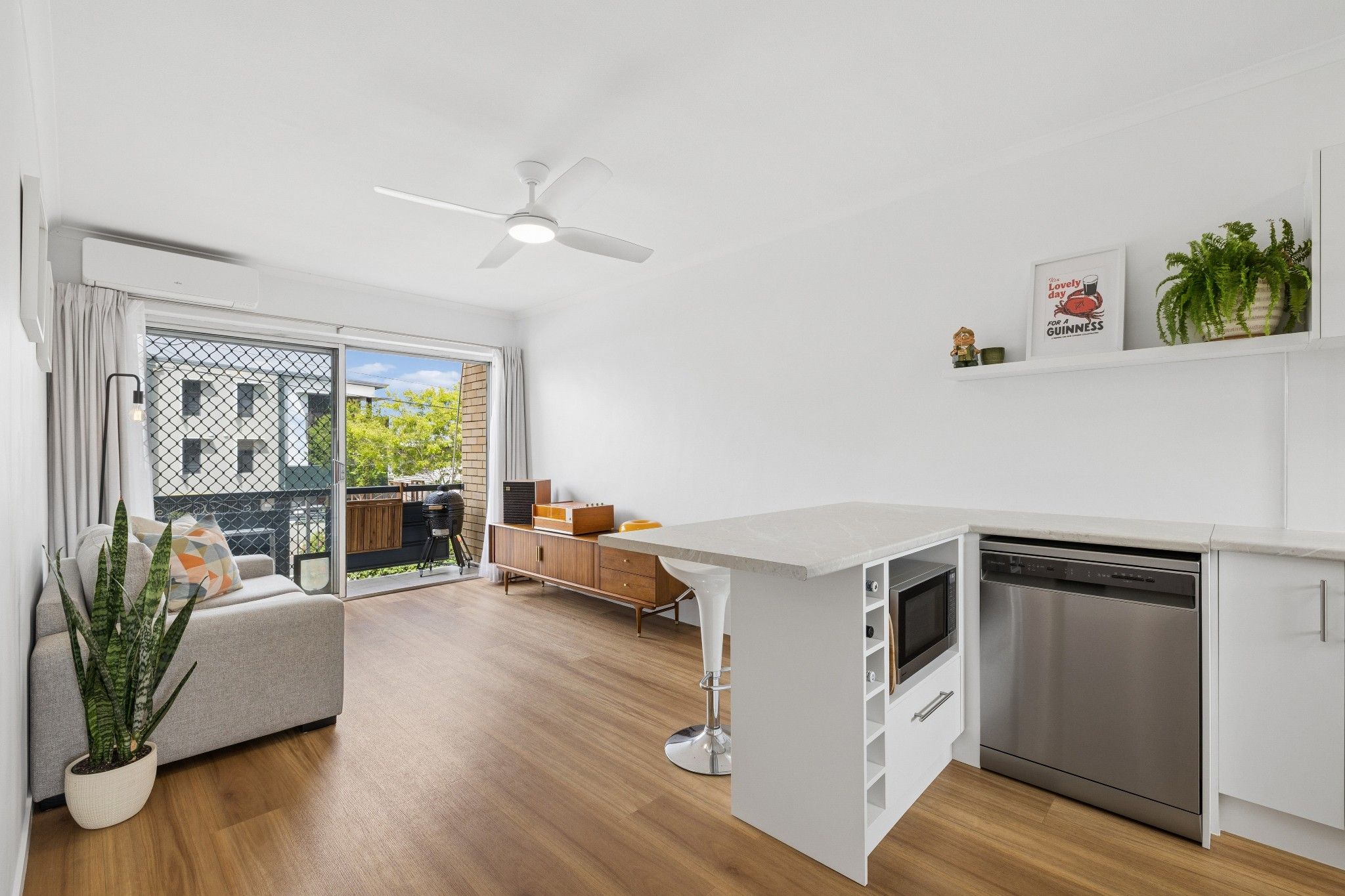 1/21 Edmondstone Street — photo 2 of 18