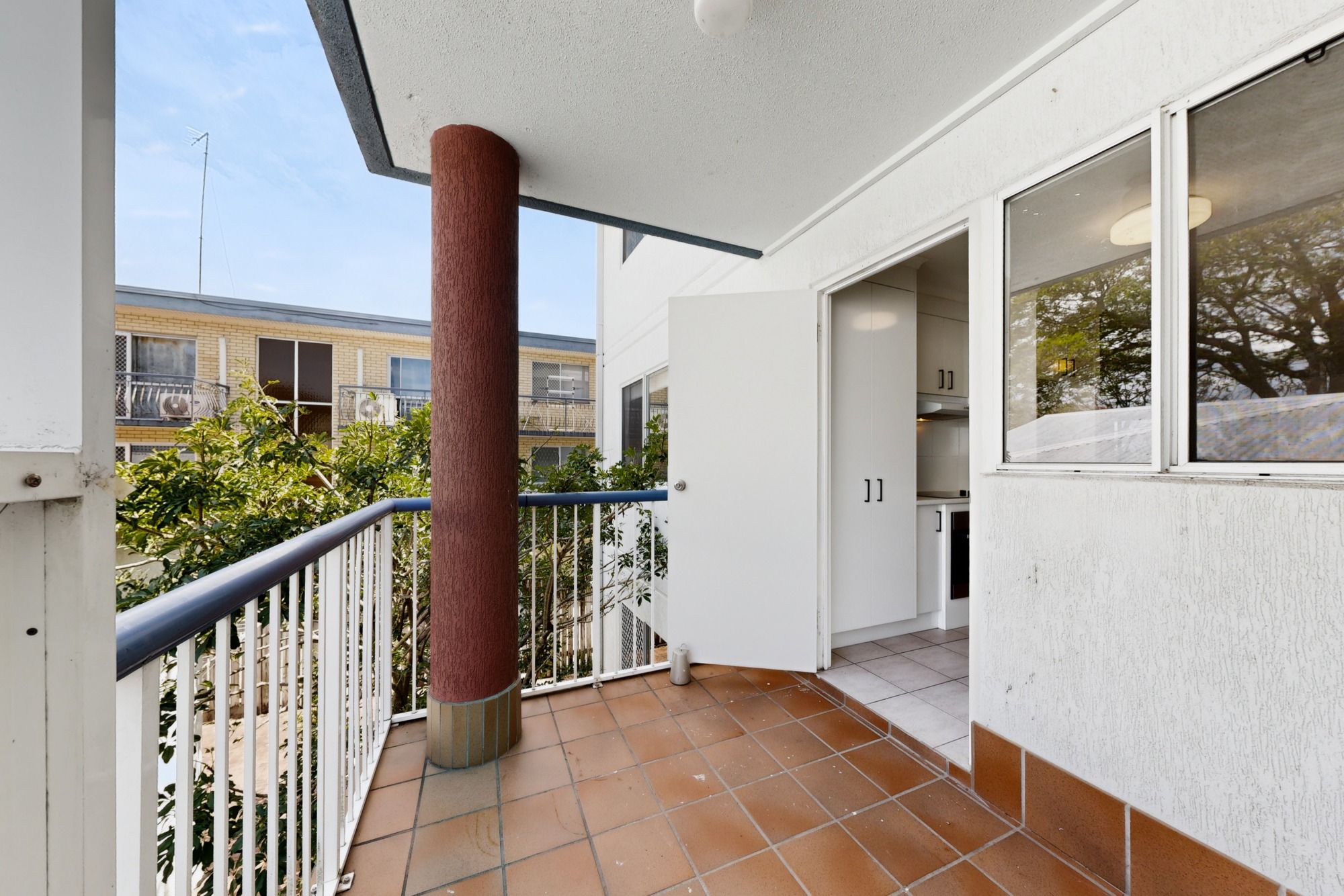 4/27 Norman Drive — photo 11 of 17
