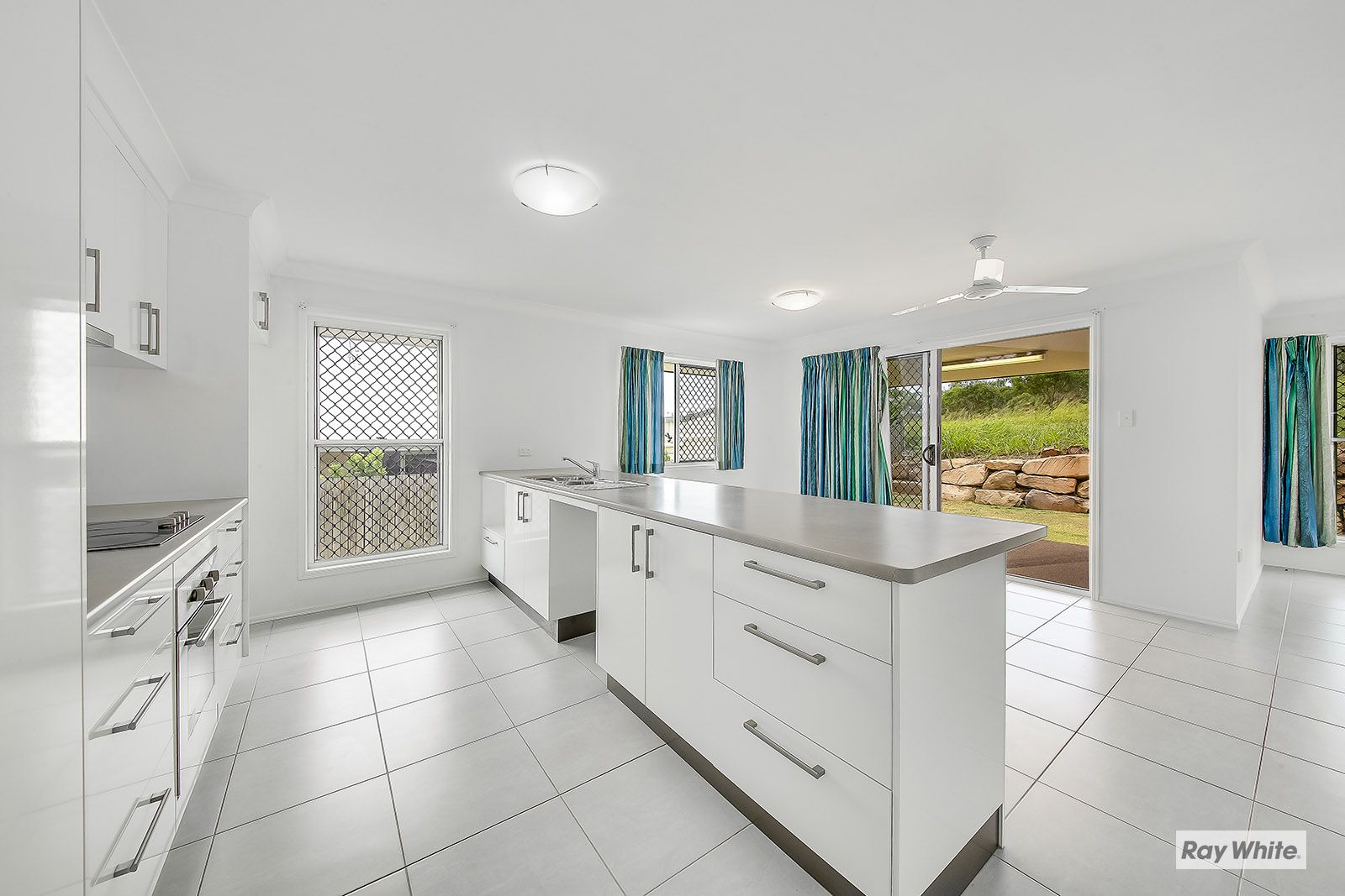 45 Waterview Drive, Lammermoor, QLD 4703