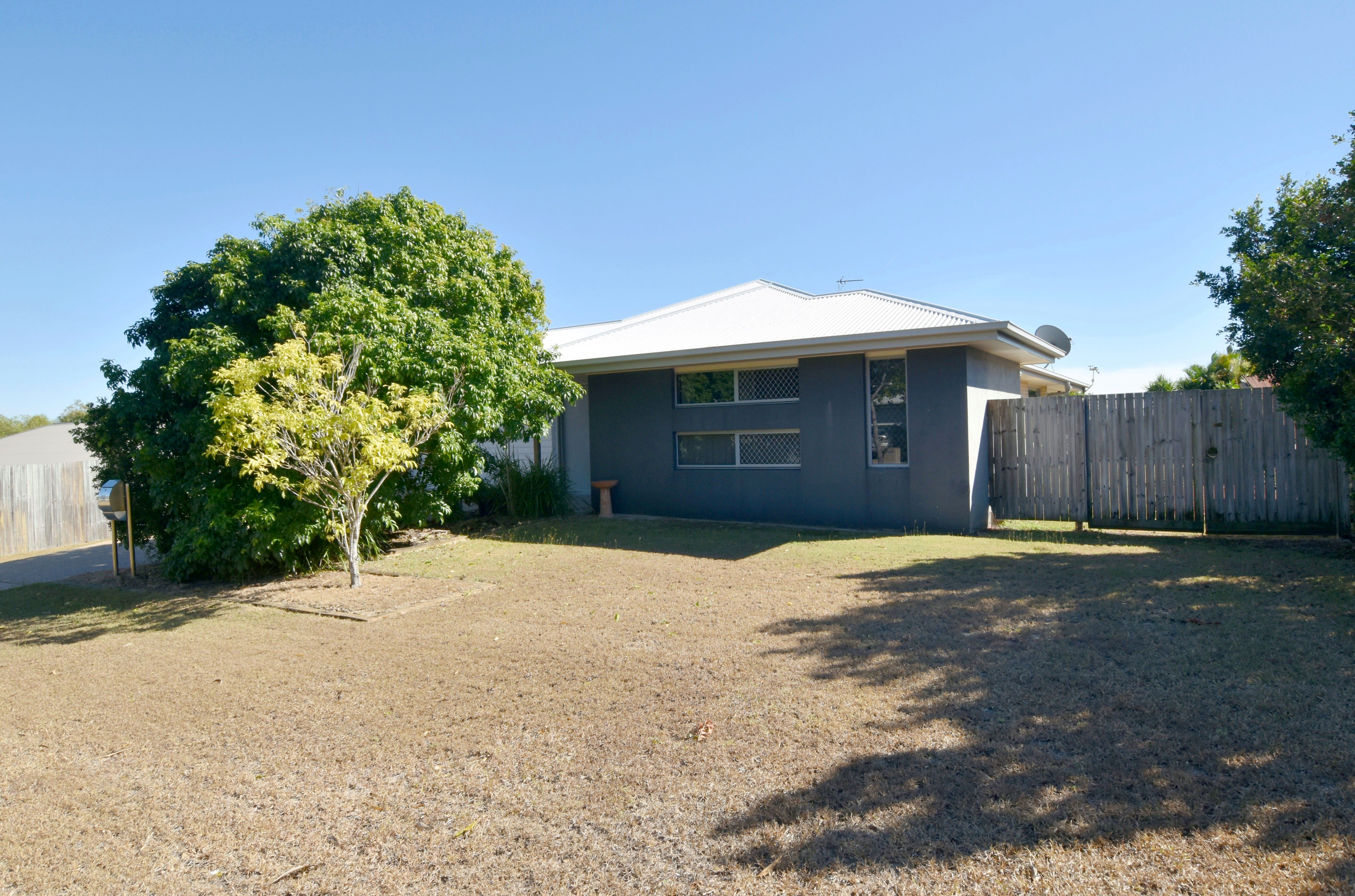 19 Broadwater Place, New Auckland, QLD 4680