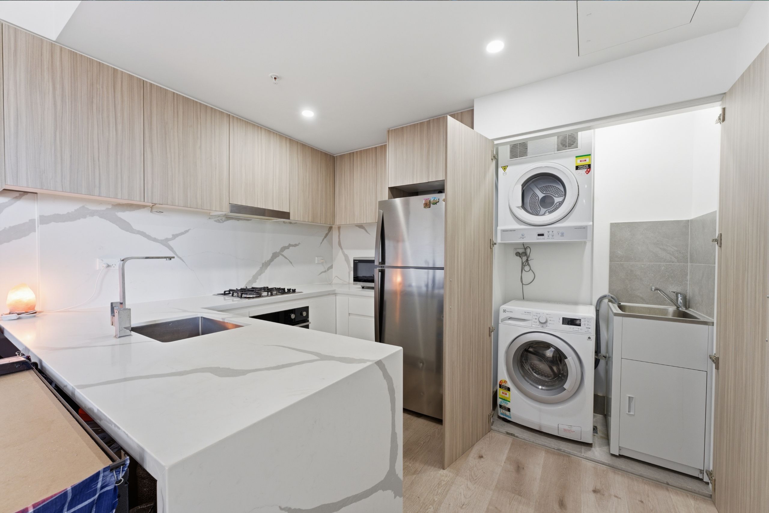 506/8A Allawah Street — photo 3 of 10