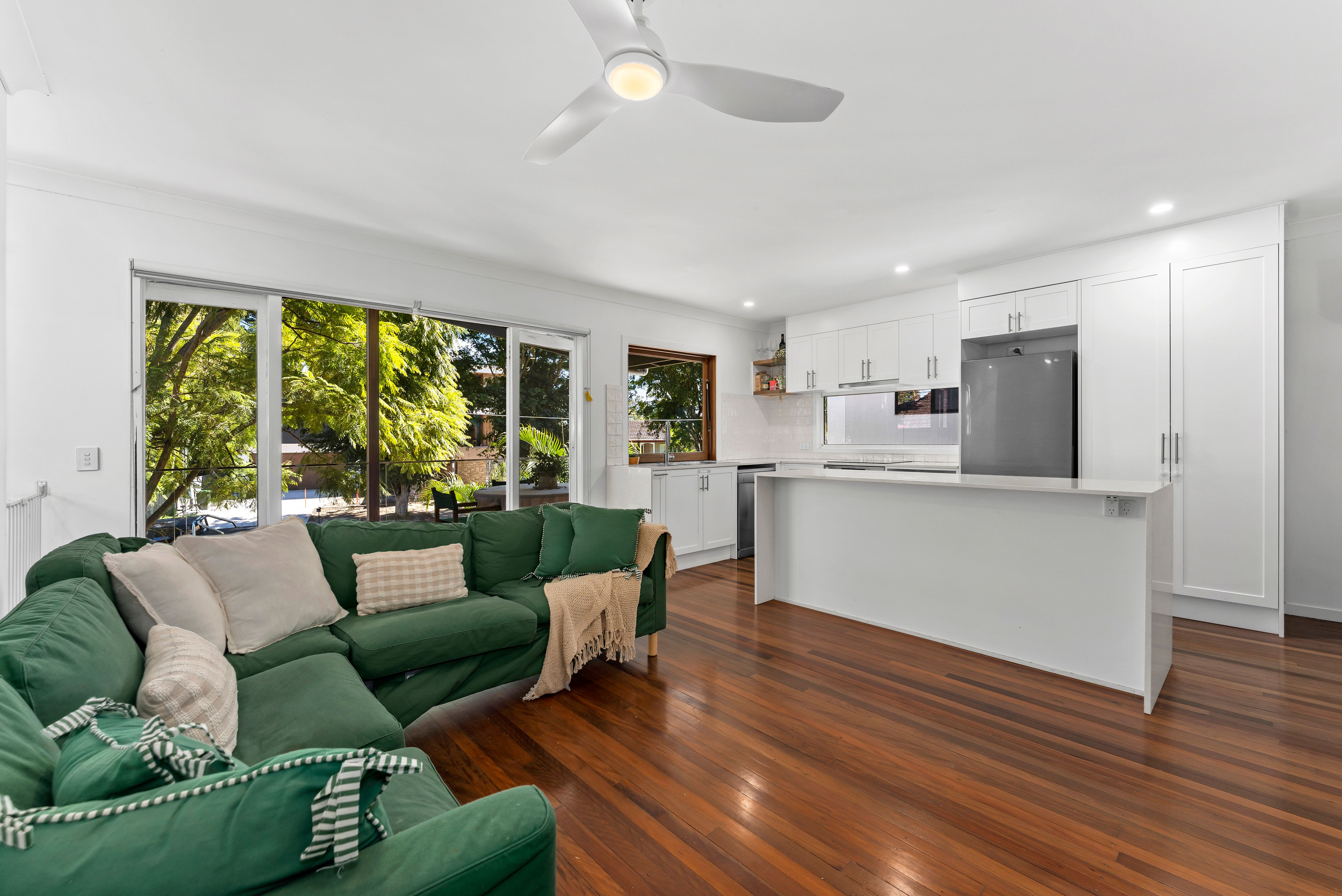 58 Vivian Street — photo 3 of 22