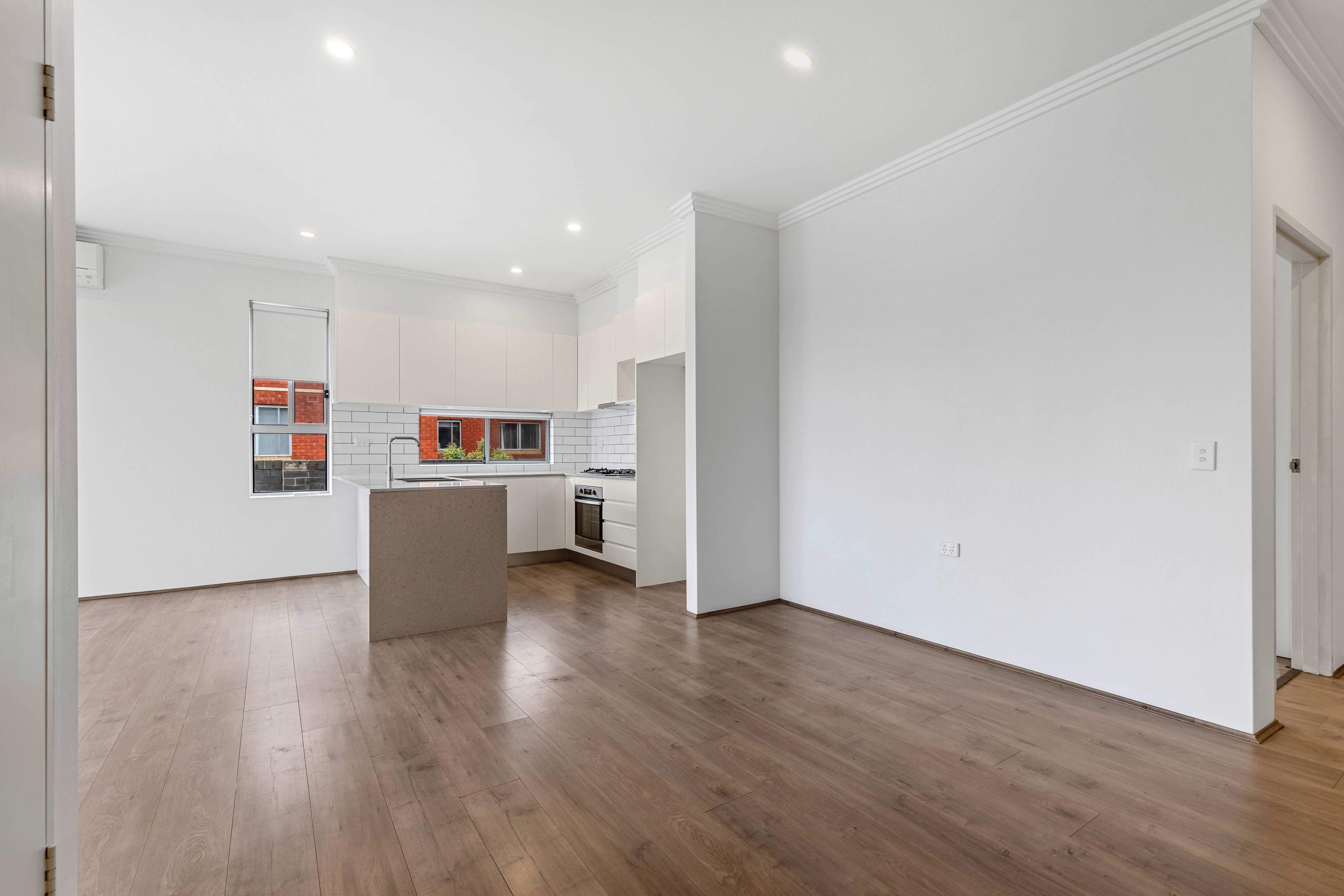 13/11 Apsley Street — photo 2 of 9