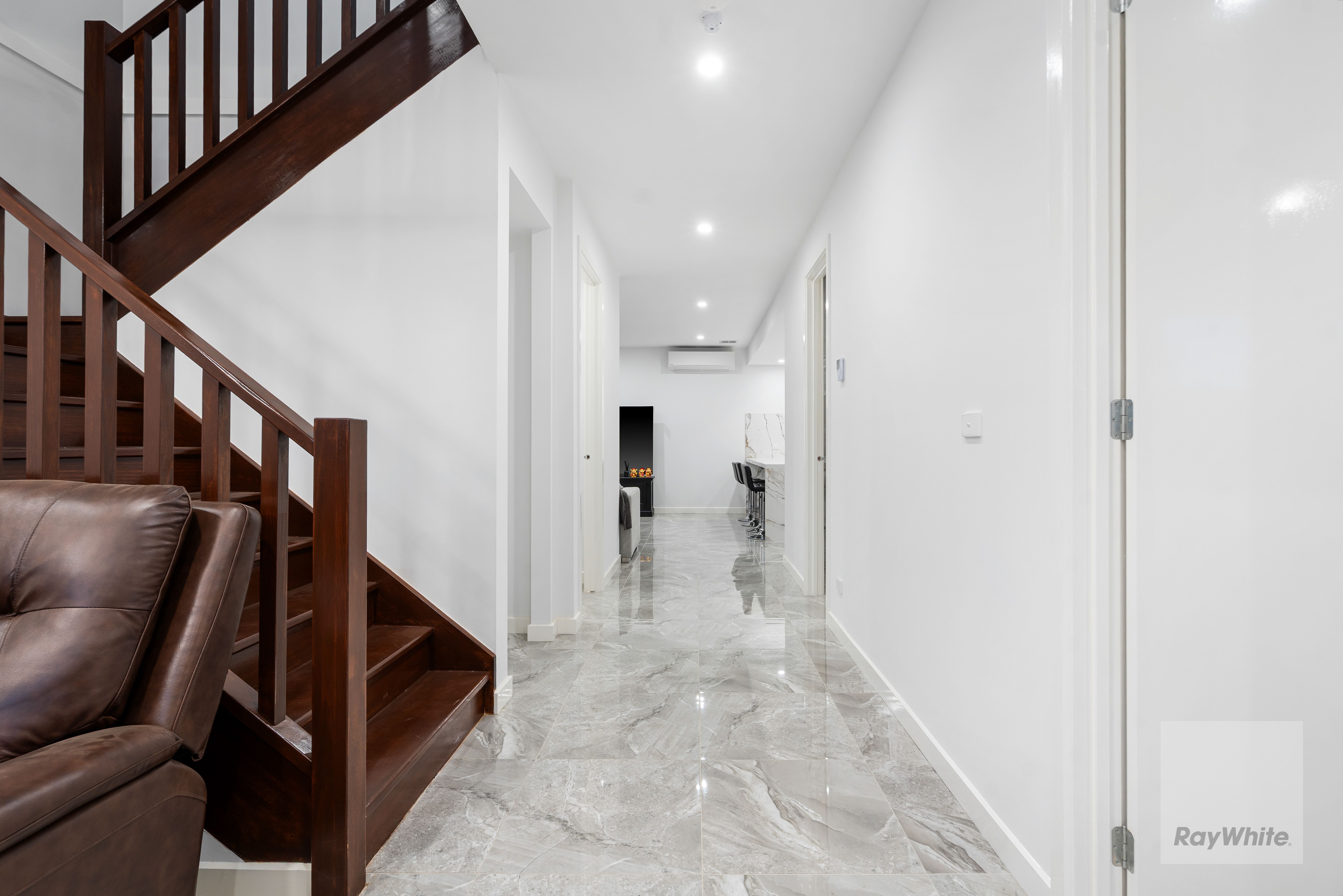19 Commonwealth Drive — photo 3 of 25