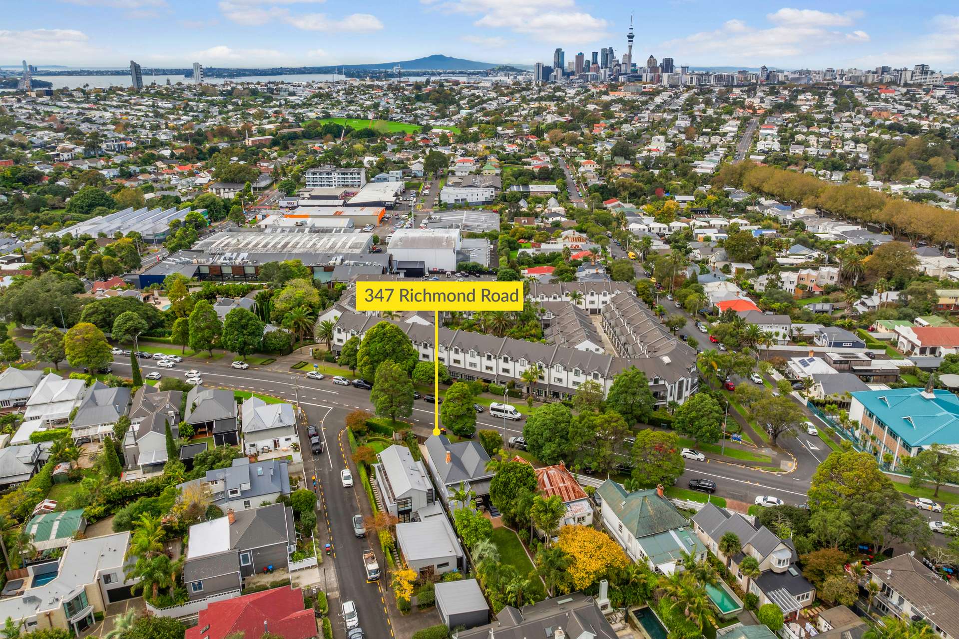 347 Richmond Road photo 18